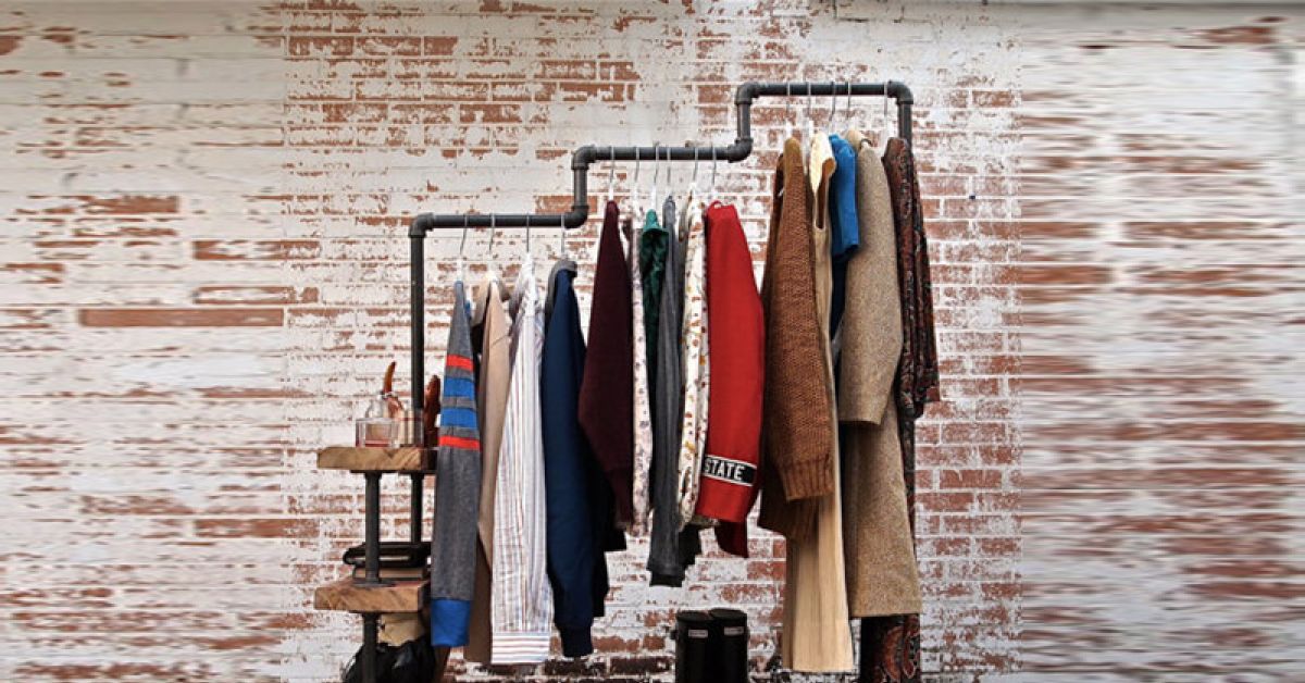 Với phong cách cổ điển và mang tính lịch sử, bạn sẽ bị thu hút khi thấy một cửa hàng trang trí quần áo vintage. Điều đặc biệt của những cửa hàng này là các sản phẩm được chọn lựa kĩ càng và sắp xếp gọn gàng, giúp bạn tìm kiếm sản phẩm mình muốn một cách dễ dàng.