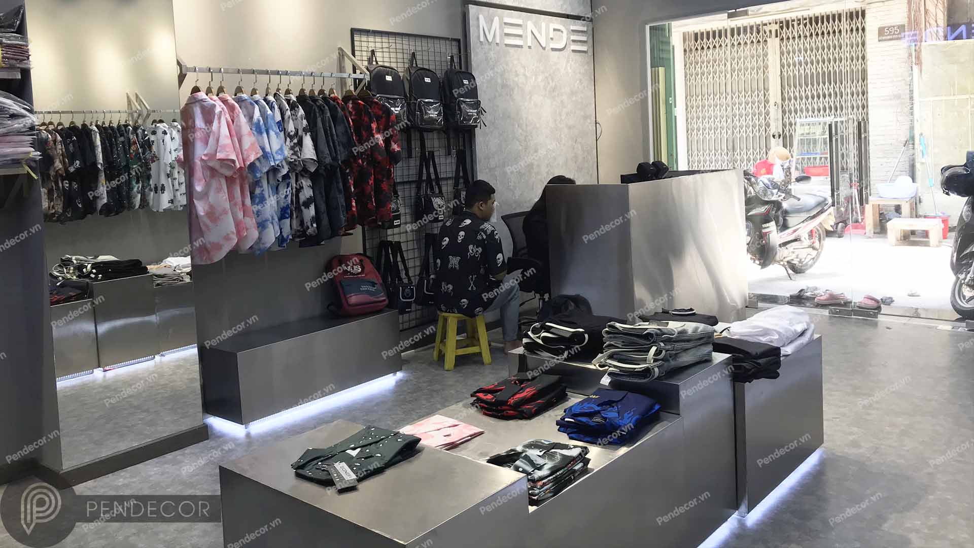 Thi Công Shop Thời Trang Nam MENDE Quận 10