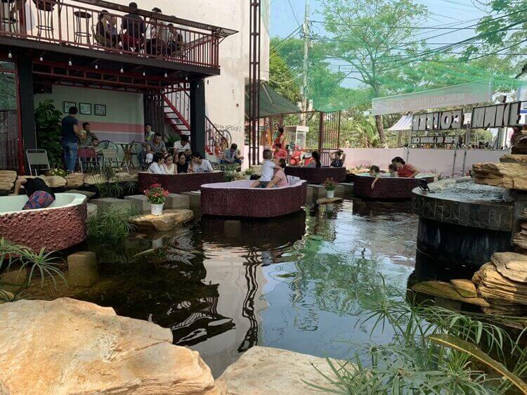 Chọn vị trí hồ cá trong quán cafe hết sức quan trọng