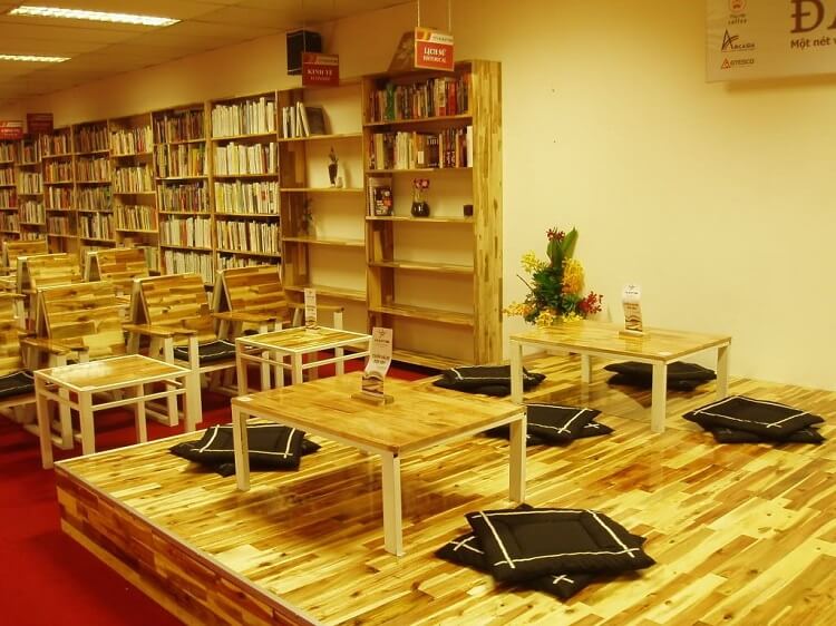 Vị trí mở quán cafe sách rất quan trọng
