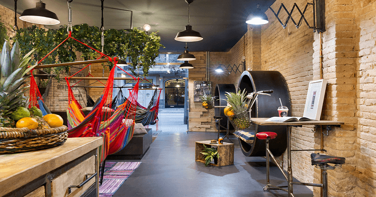 Quán cafe vòng thường được thiết kế đơn giản