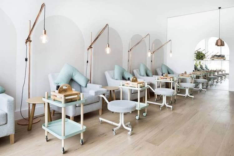 Thiết kế tiệm nails cho người mệnh Kim