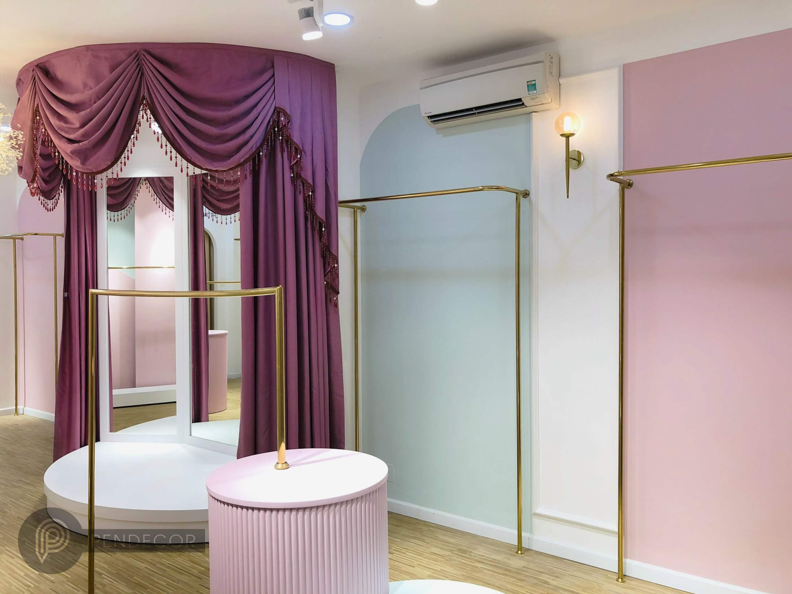 Thi Công Shop Thời Trang Nữ Renzty