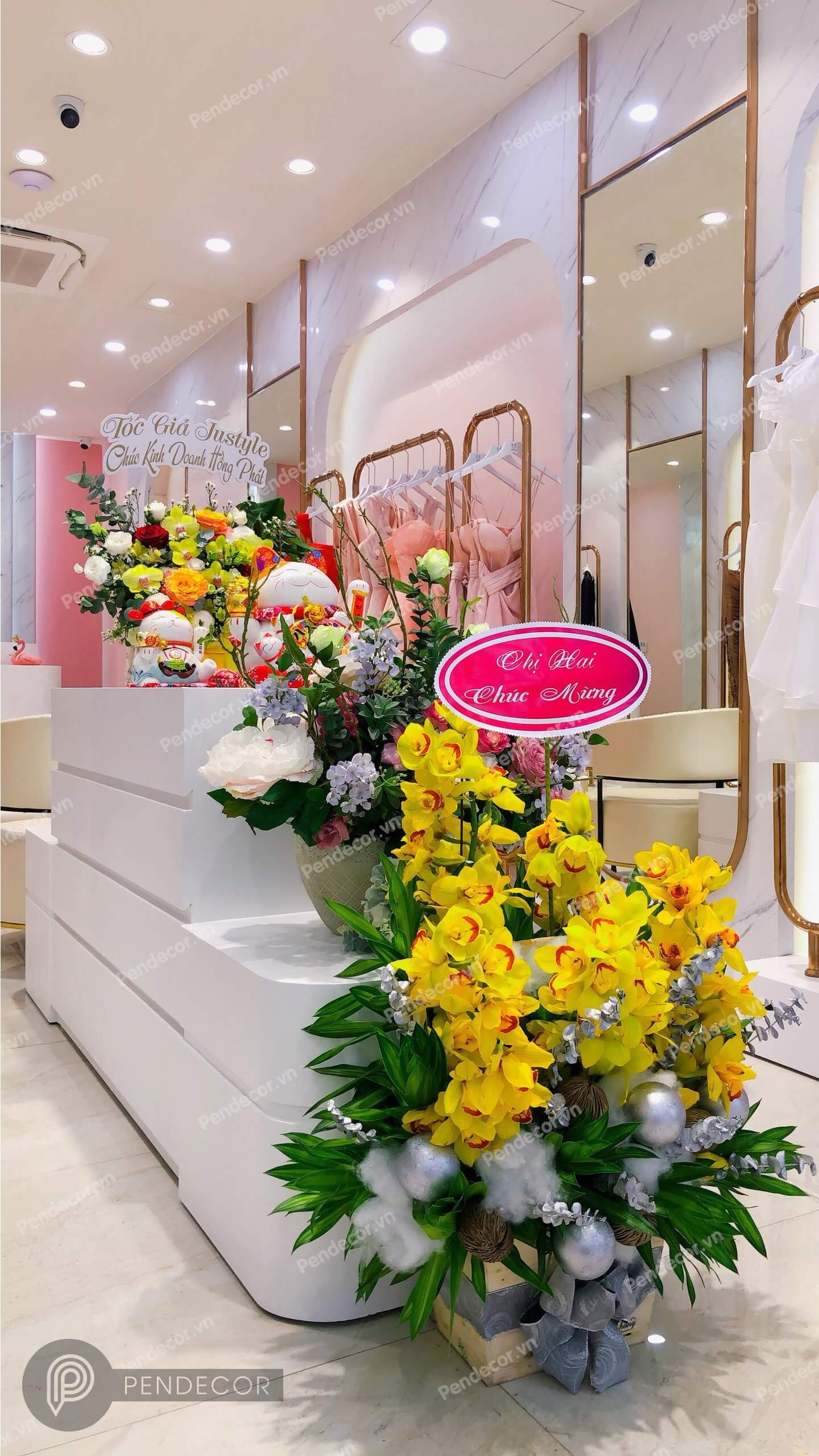 Thi Công Thực Tế Shop Thời Trang Nữ Ren Lee