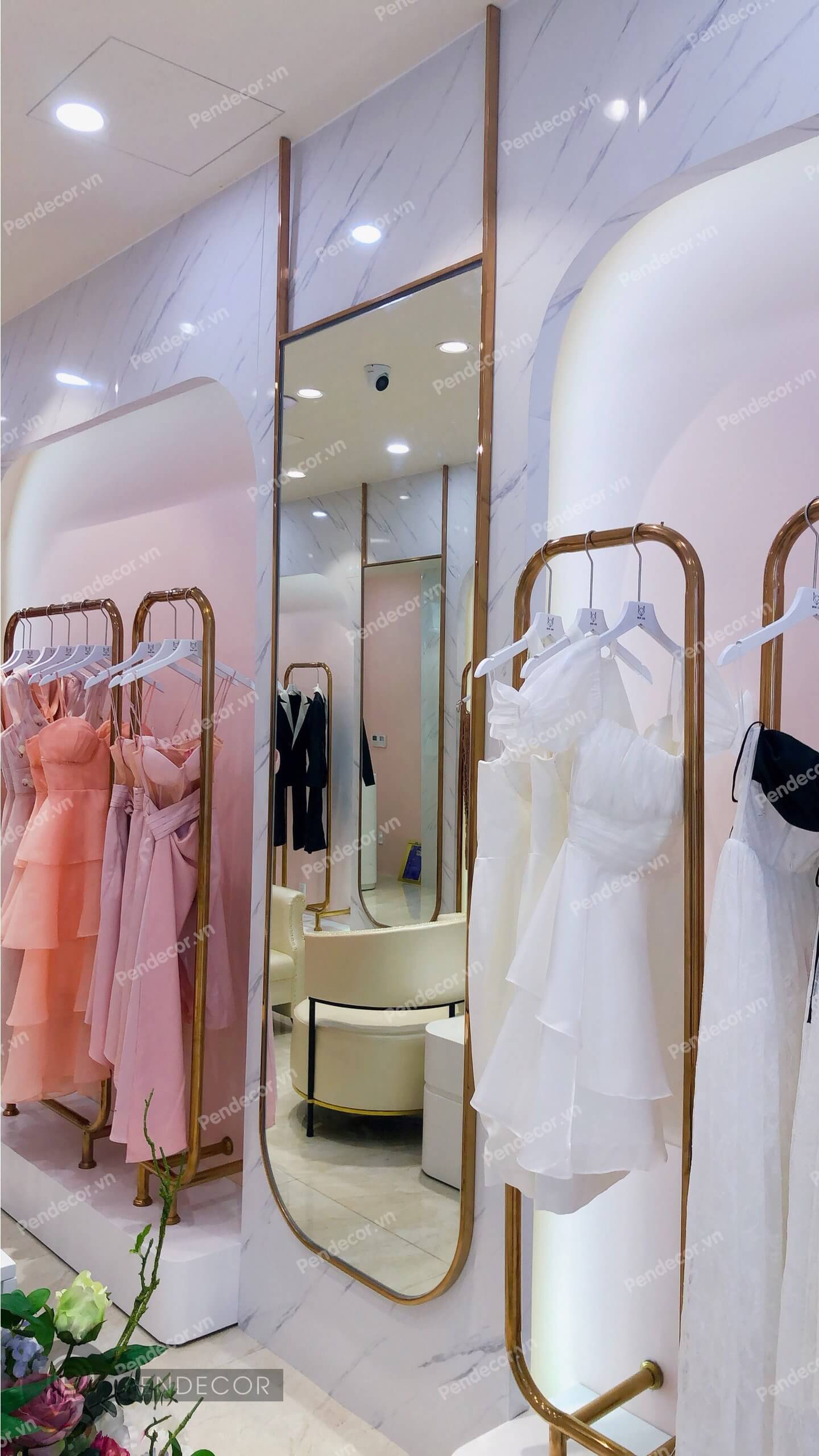 Thi Công Thực Tế Shop Thời Trang Nữ Ren Lee