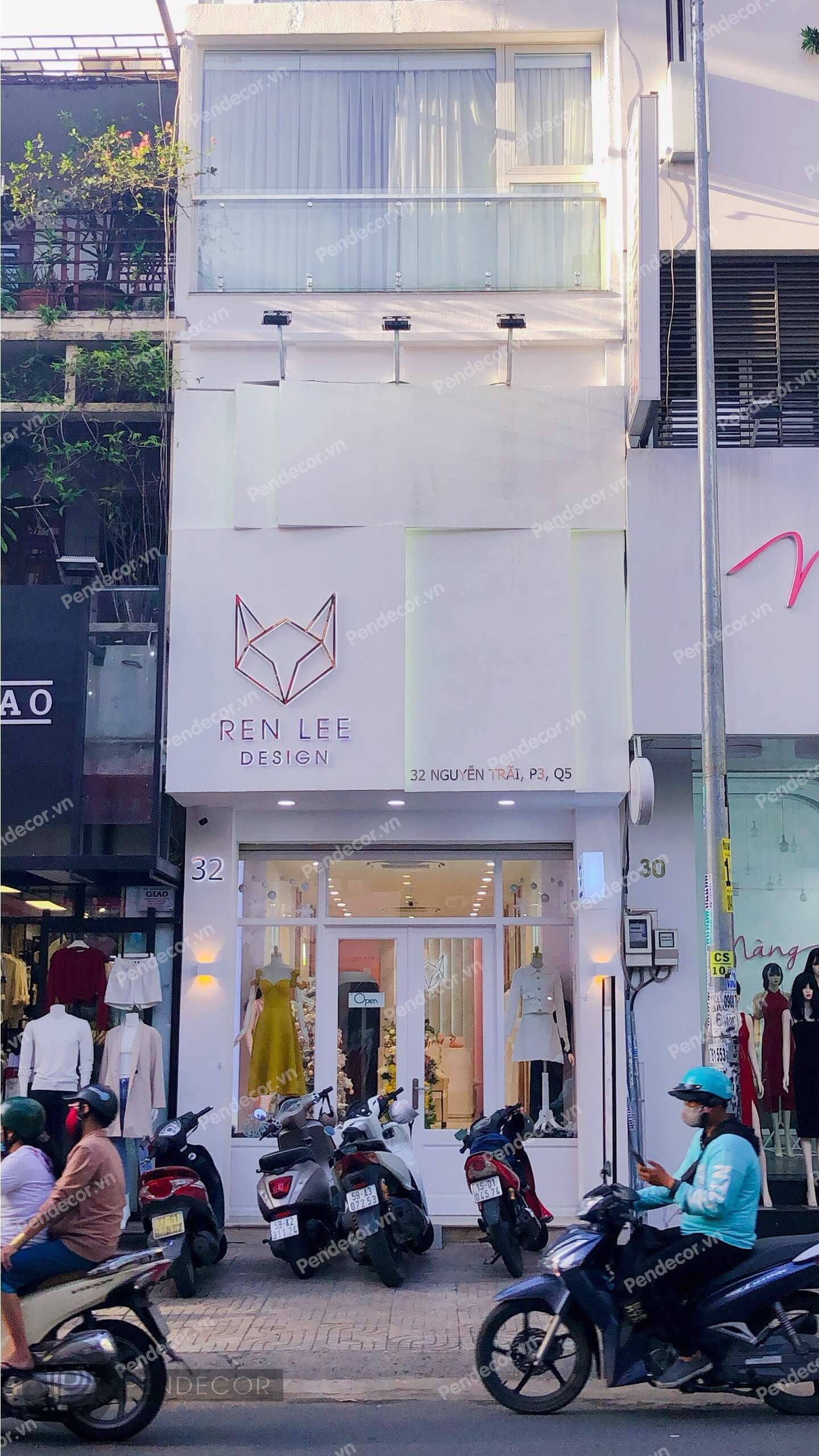 Thi Công Thực Tế Shop Thời Trang Nữ Ren Lee