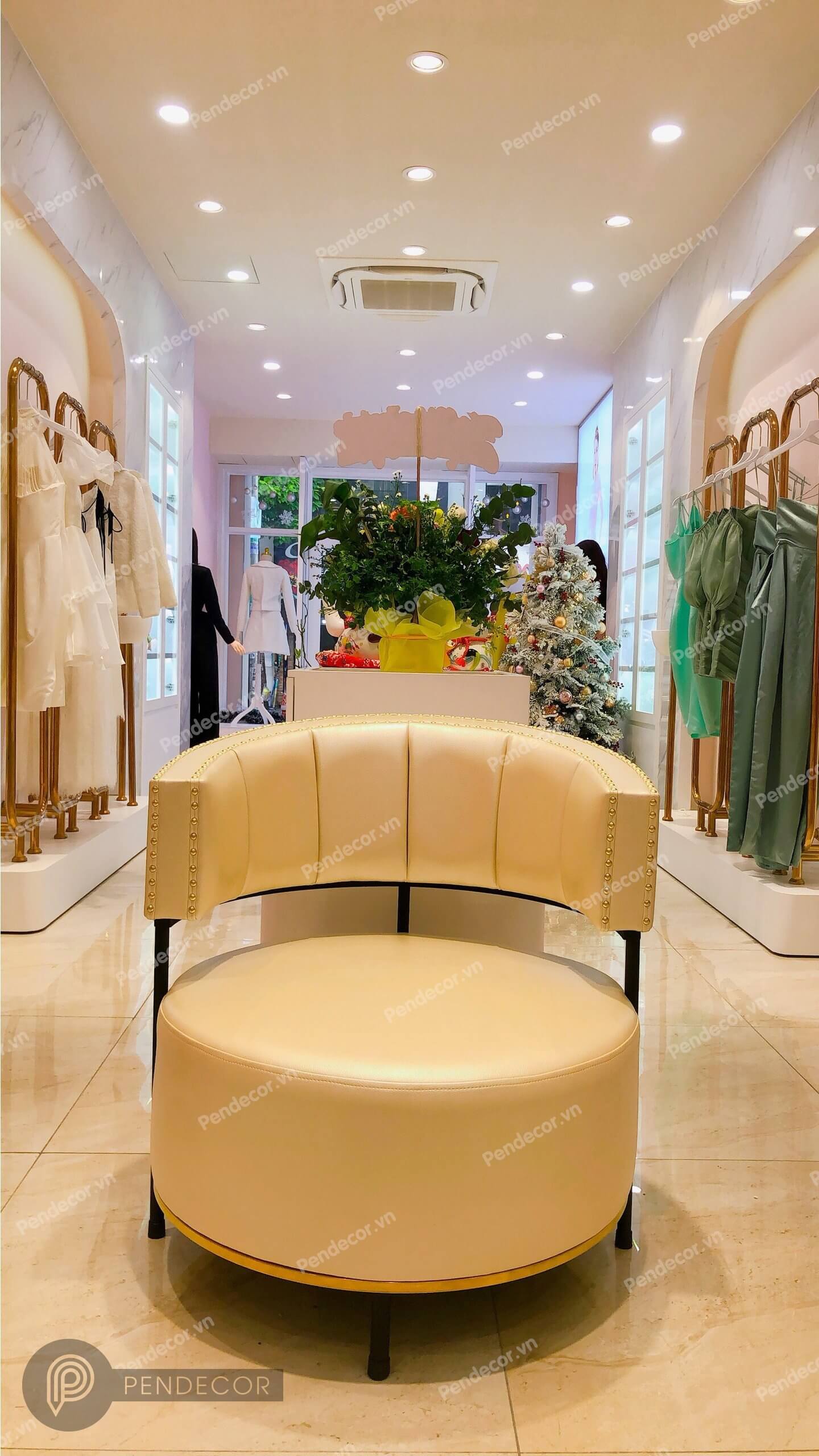 Thi Công Thực Tế Shop Thời Trang Nữ Ren Lee