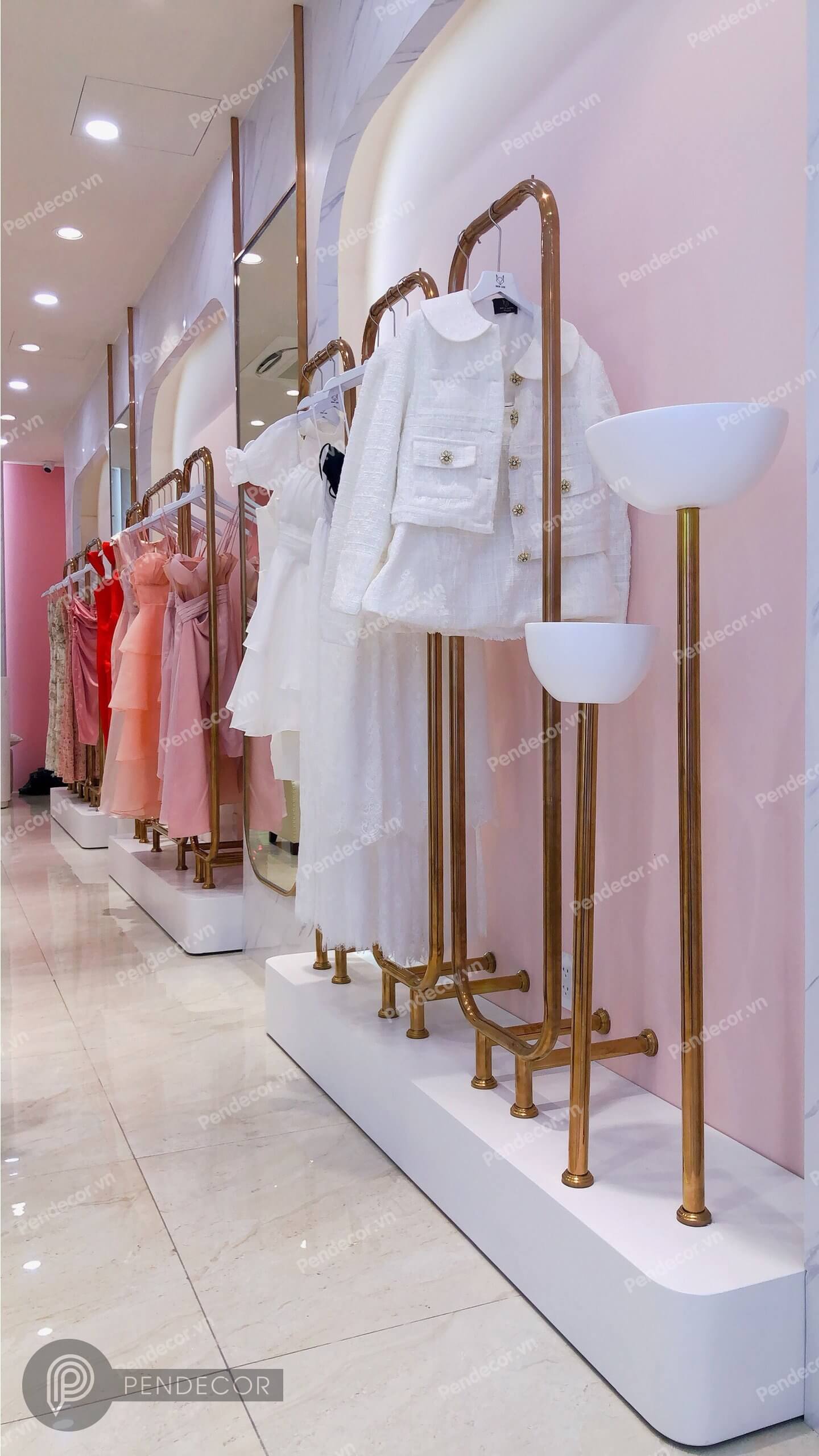 Thi Công Thực Tế Shop Thời Trang Nữ Ren Lee