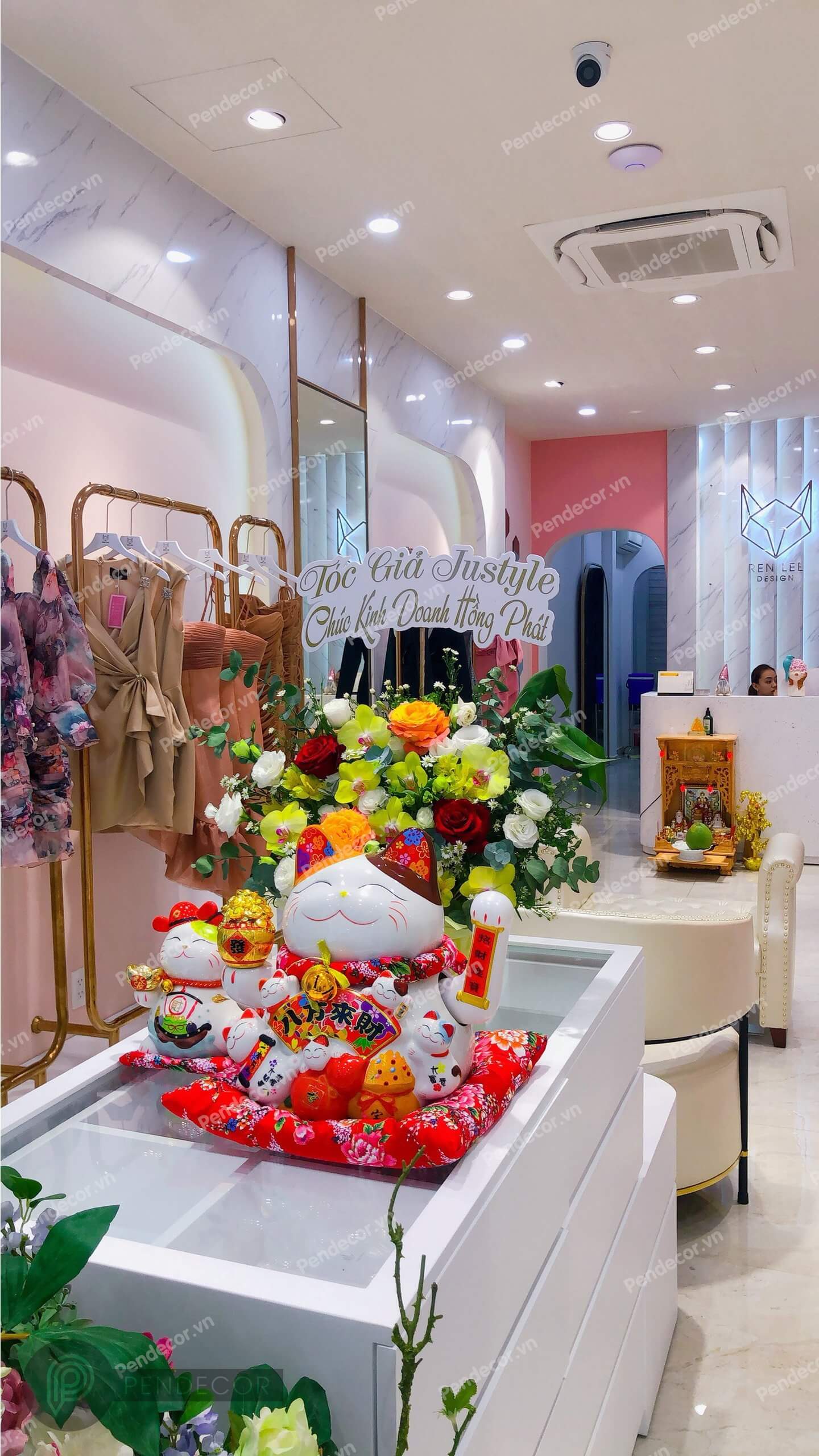 Thi Công Thực Tế Shop Thời Trang Nữ Ren Lee