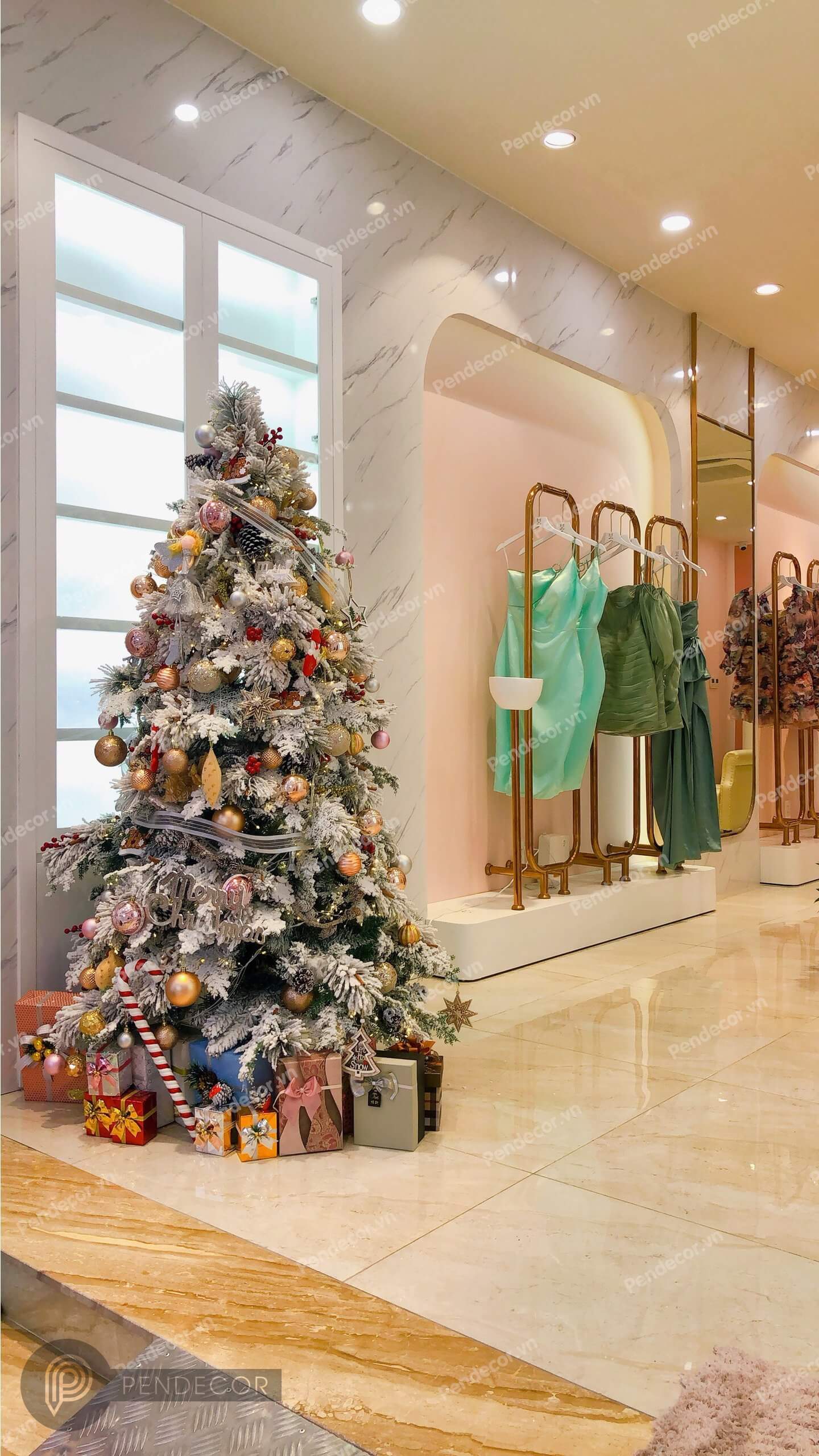 Thi Công Thực Tế Shop Thời Trang Nữ Ren Lee