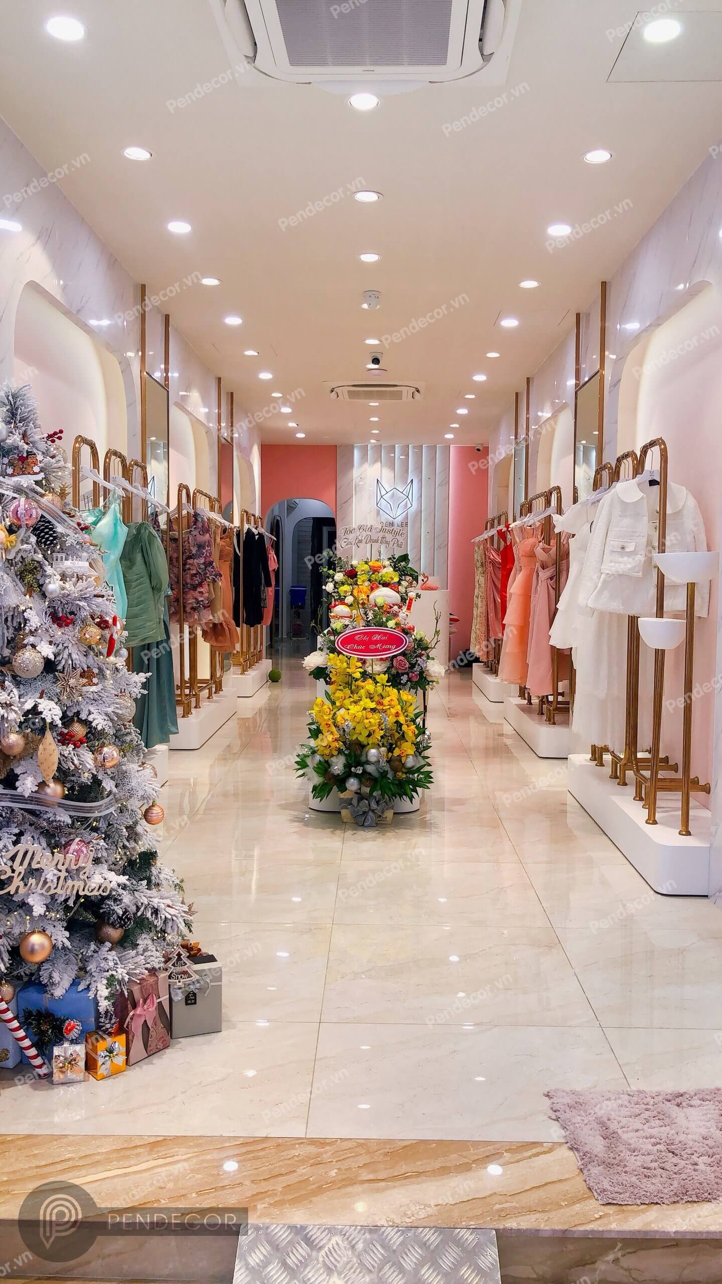 Thi Công Thực Tế Shop Thời Trang Nữ Ren Lee