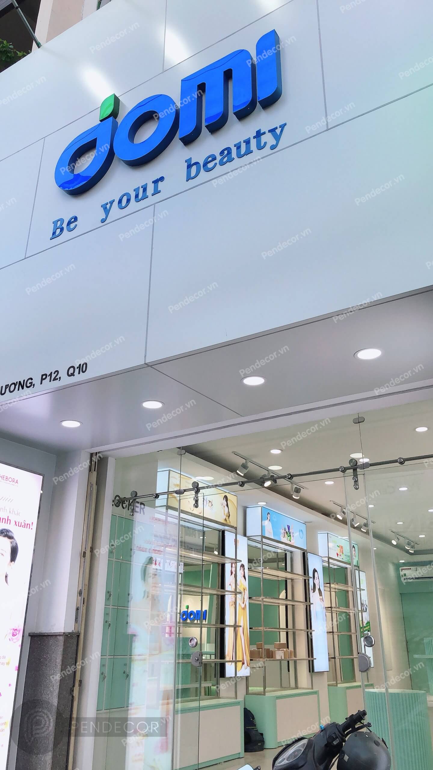 Thi Công Thực Tế Shop Mỹ Phẩm Domi