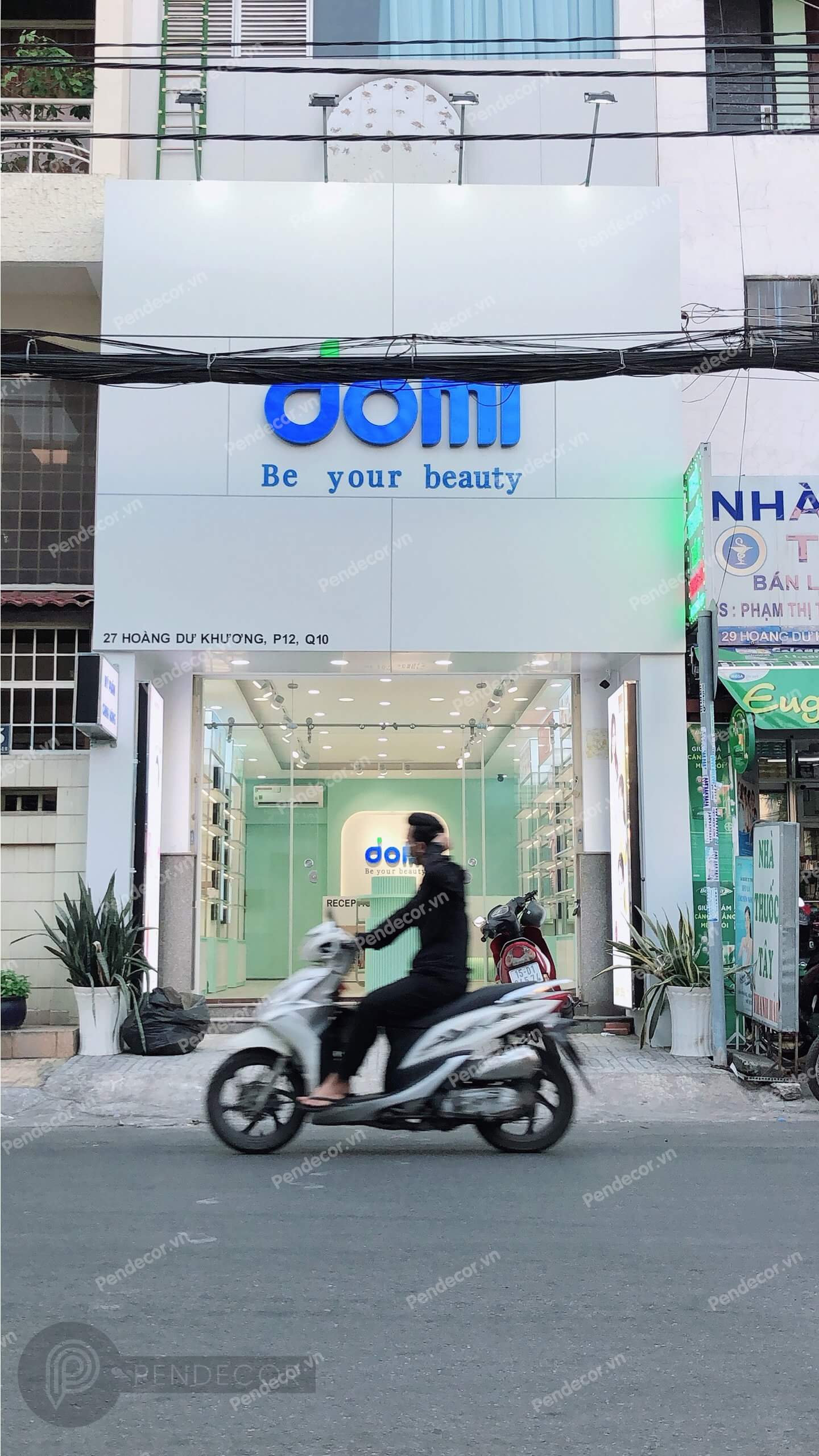 Thi Công Thực Tế Shop Mỹ Phẩm Domi
