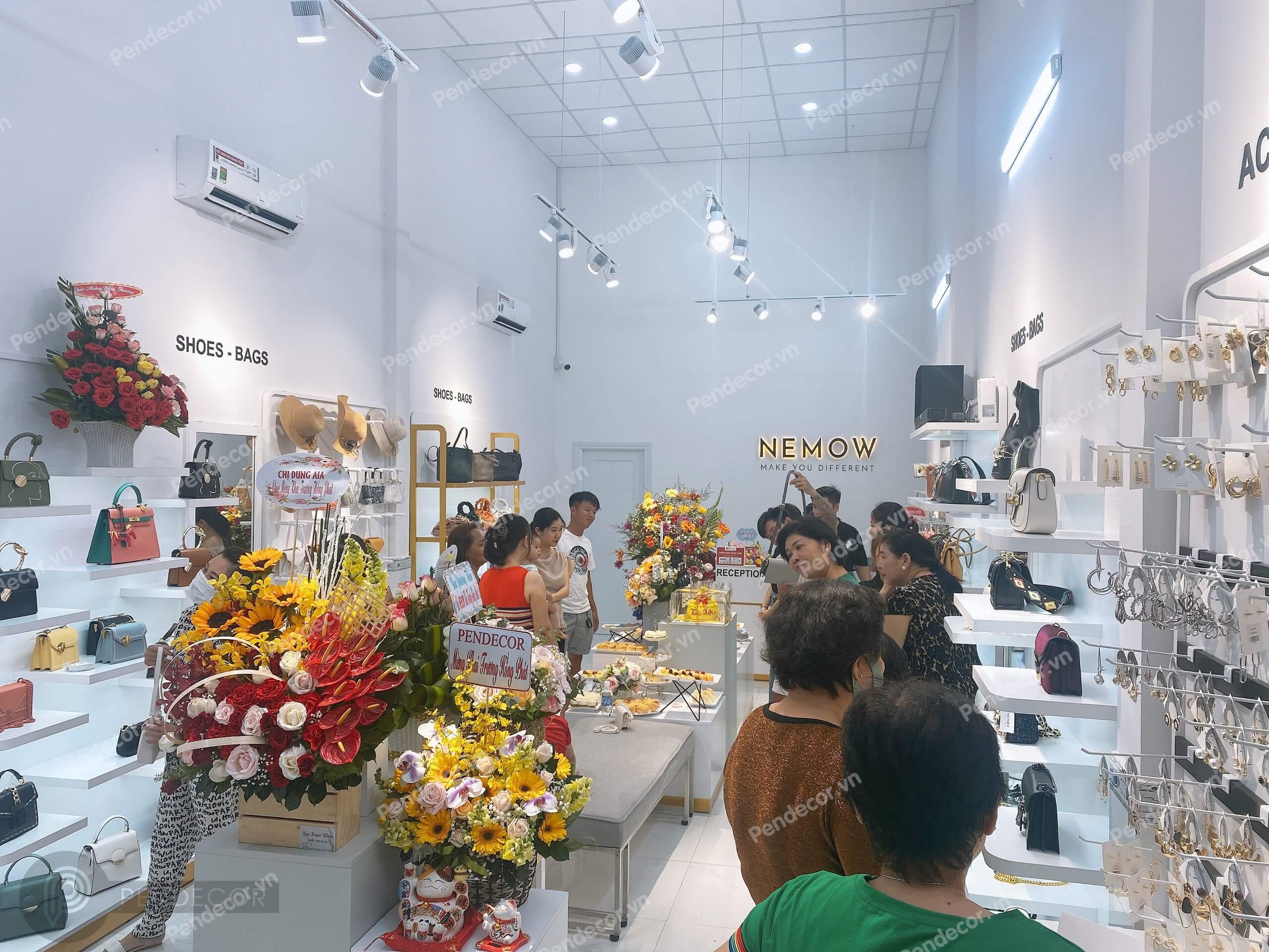 Thi Công Thực Tế Shop Túi Xách Giày Dép Nemow