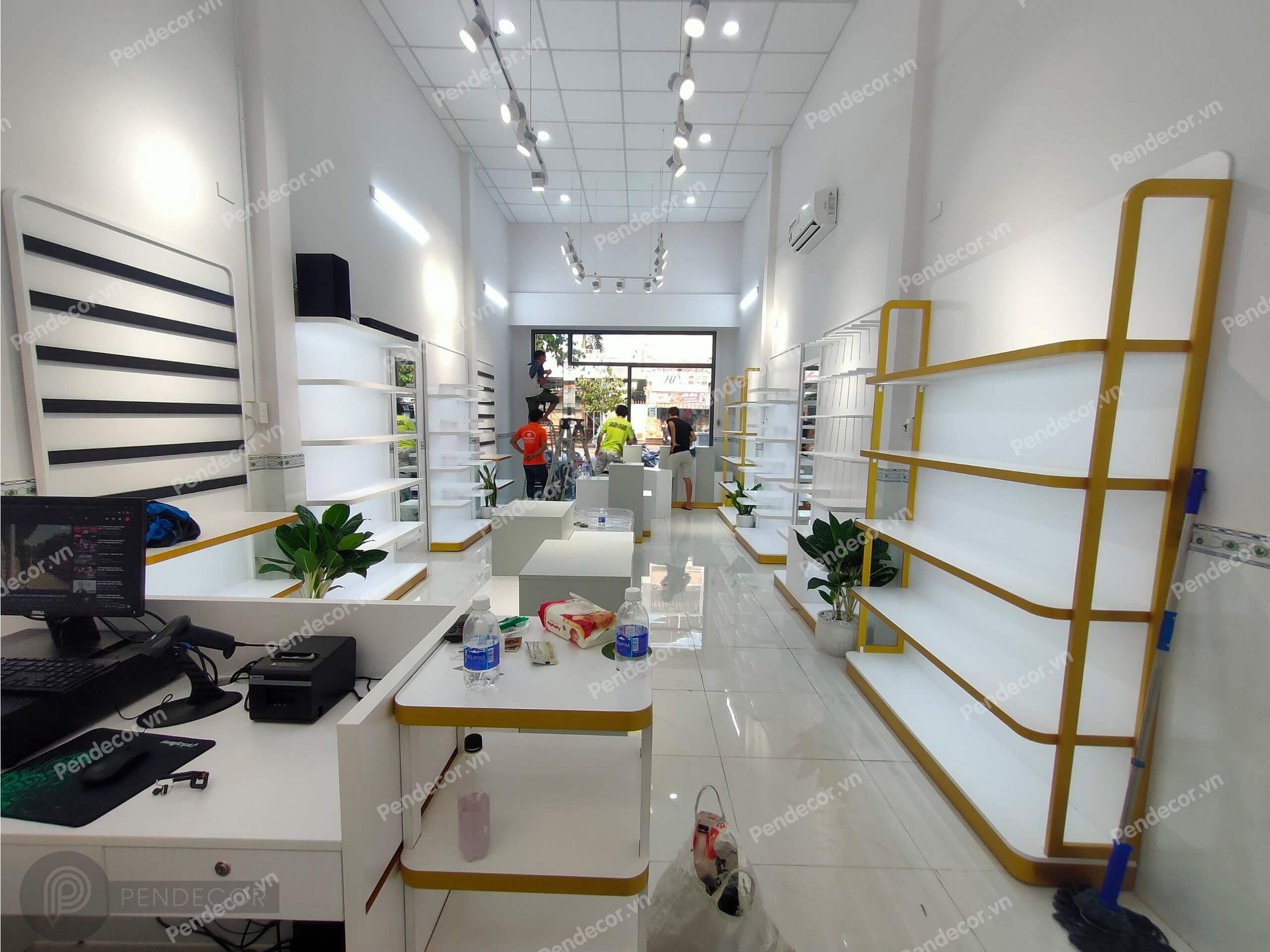 Thi Công Thực Tế Shop Túi Xách Giày Dép Nemow