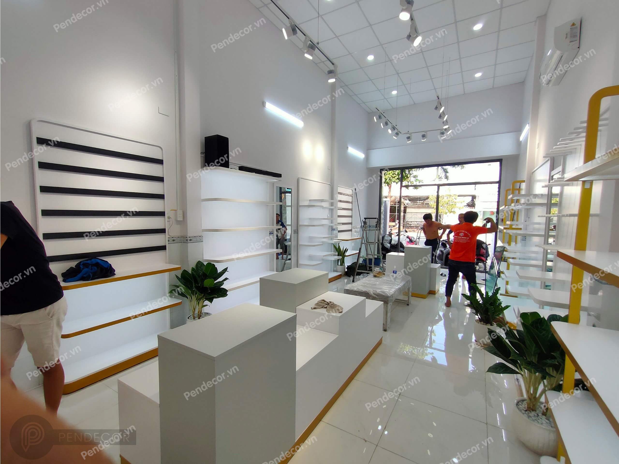 Thi Công Thực Tế Shop Túi Xách Giày Dép Nemow