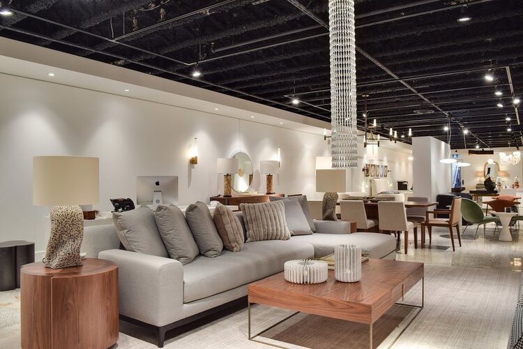 Thiết kế nội thất showroom giúp sản phẩm được trưng bày dễ nhìn và có tính thẩm mỹ hơn