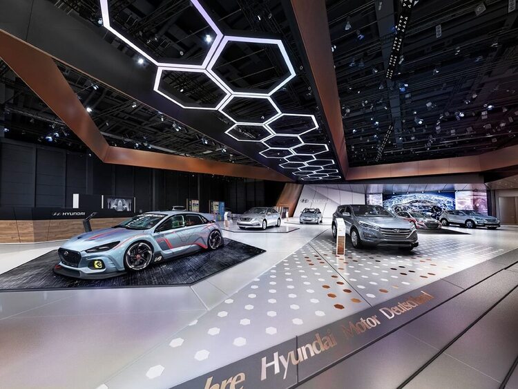 Showroom ô tô là địa điểm trưng bày các sản phẩm ô tô