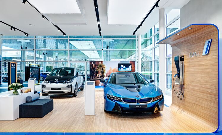 Thiết kế showroom ô tô cần diện tích lớn, mặt tiền thoáng