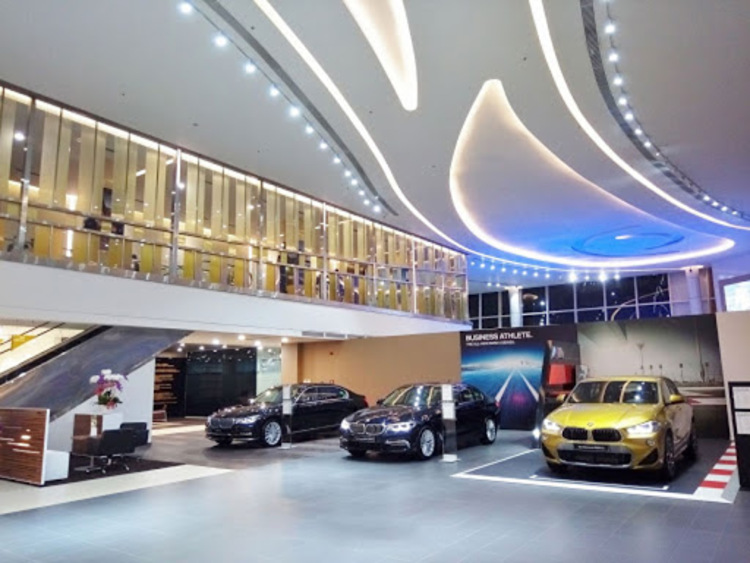 Màu sắc trong trang trí nội thất showroom cần có sự hài hòa