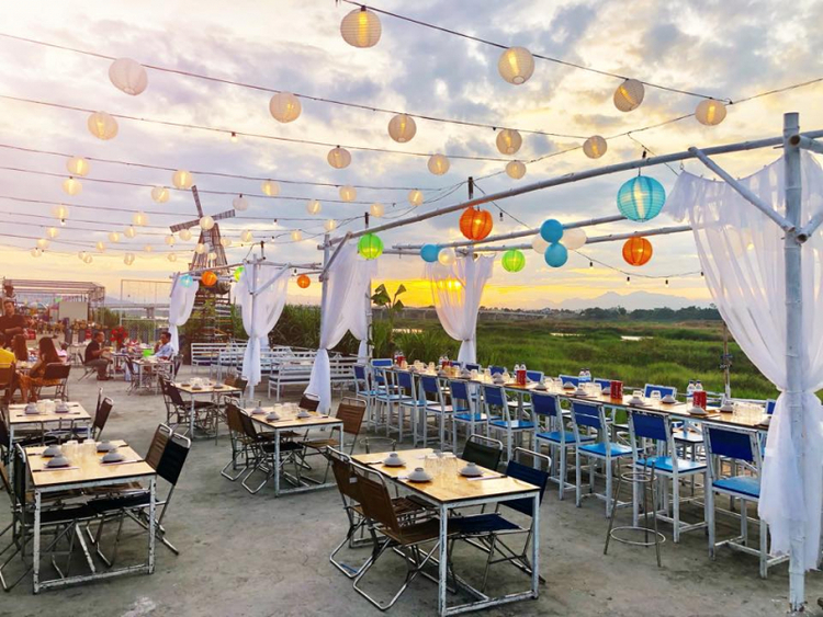 Nhà hàng ngoài trời ở những nơi có view đẹp