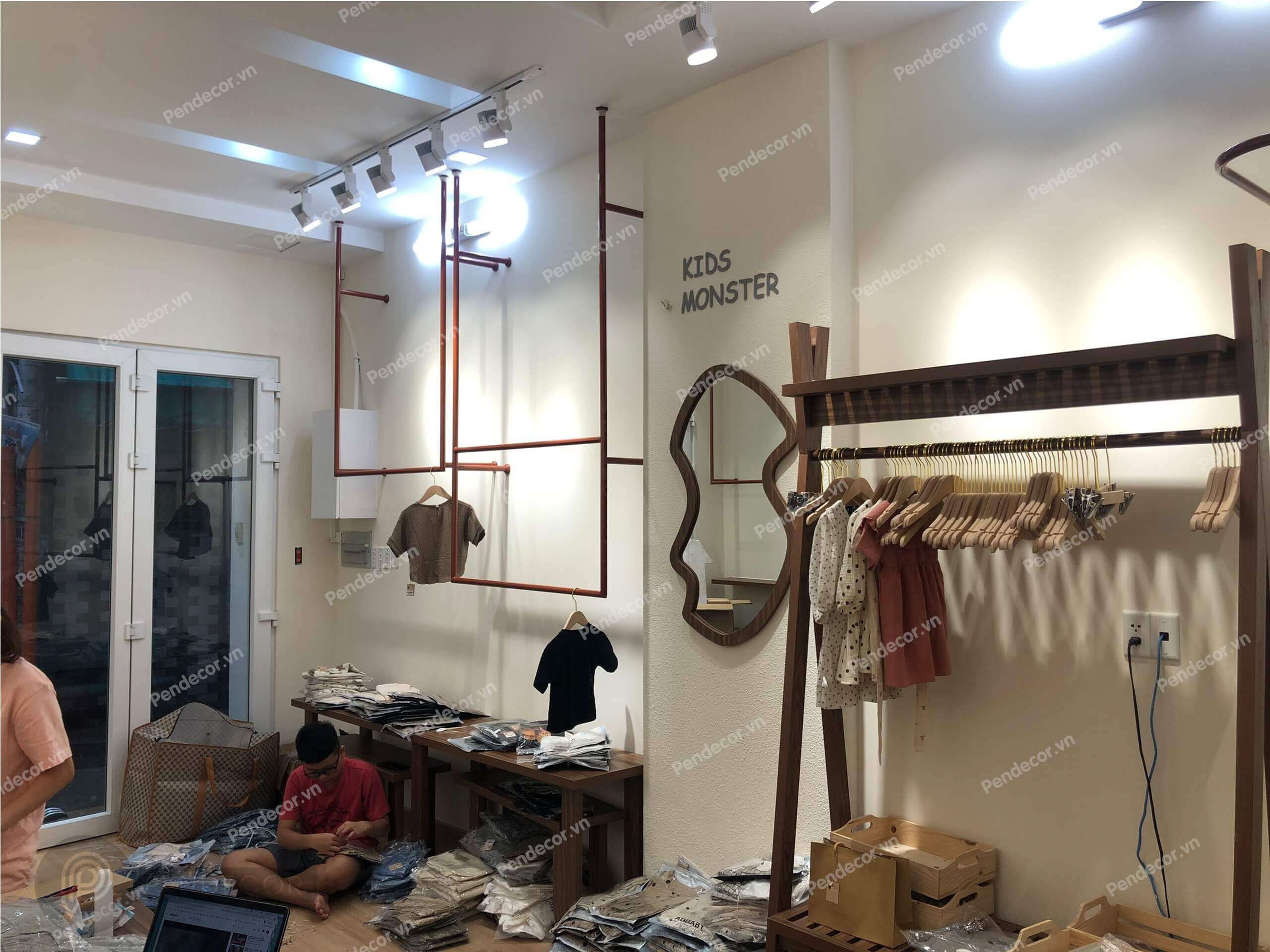 Thi Công Thực Tế Shop Thời Trang Trẻ Em Kid Monster