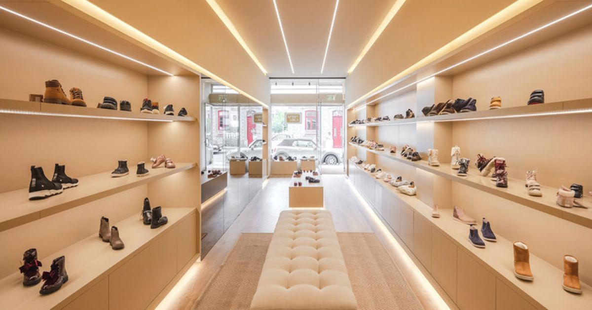 Thiết kế shop giày được ưa chuộng luôn có sức hút mạnh mẽ. Các shop này luôn chú trọng đến chất lượng sản phẩm và thiết kế đẹp mắt.  Với năm 2024 này, hãy đến mua sắm tại những shop giày được ưa chuộng để trải nghiệm dịch vụ và sản phẩm tốt nhất.