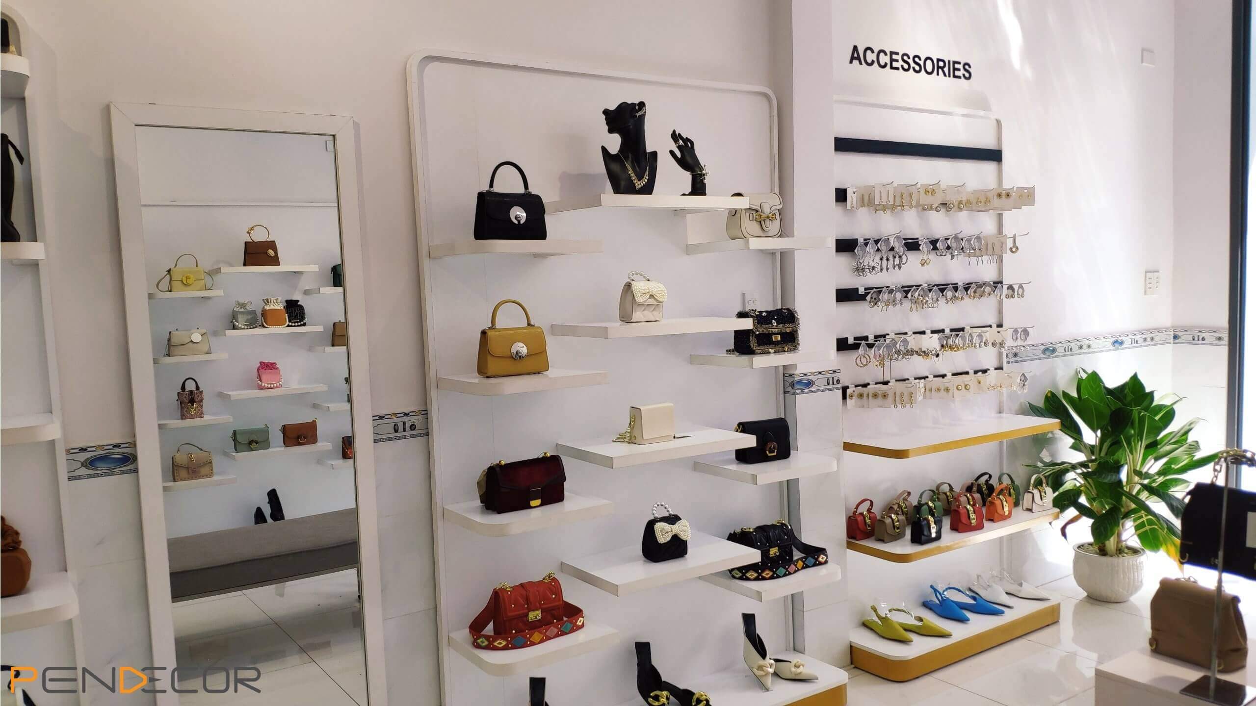 Thi Công Thực Tế Shop Phụ kiện Nemow
