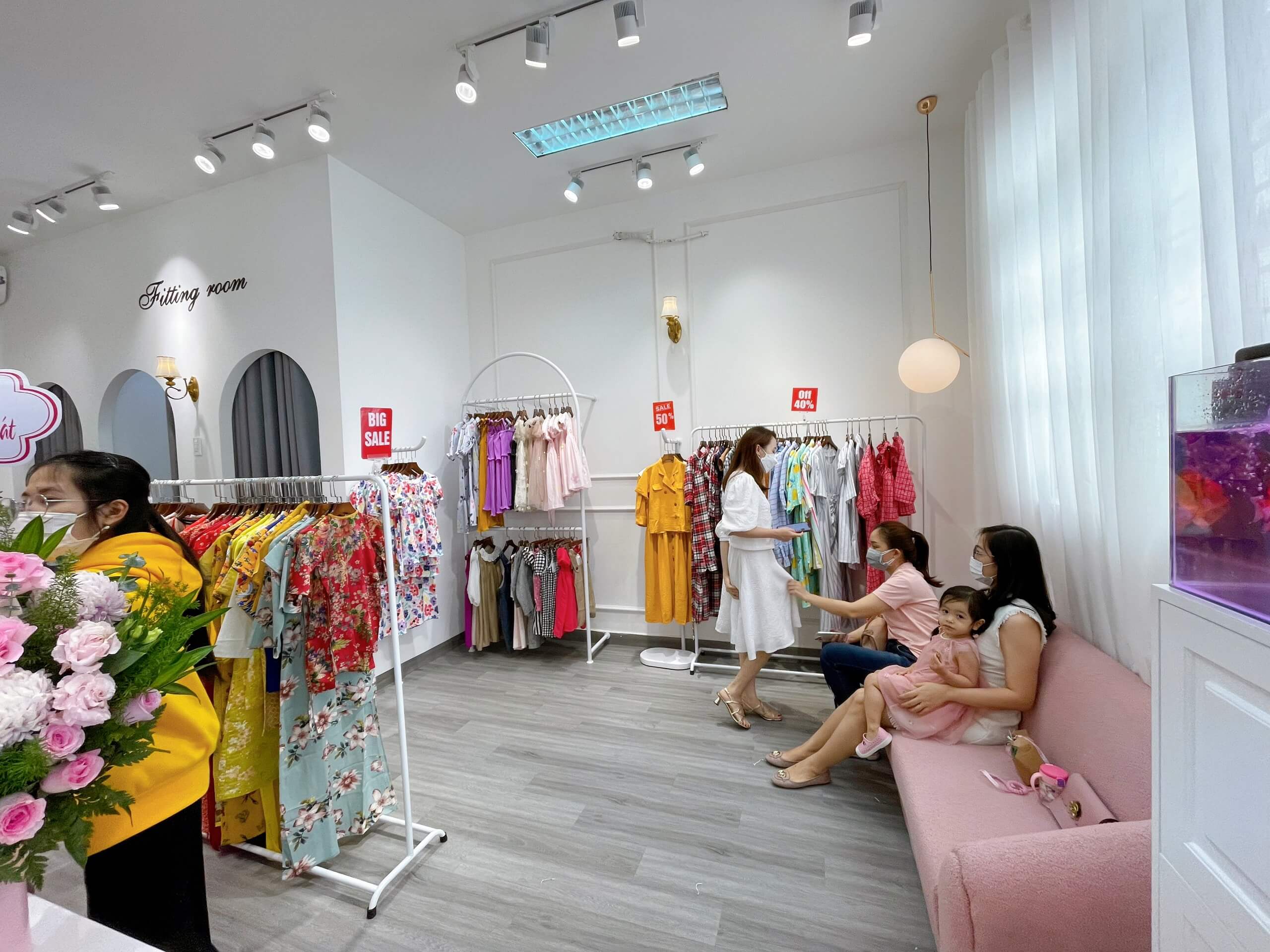 Thi Công Thực Tế Shop Thời Trang Trẻ Em Ling