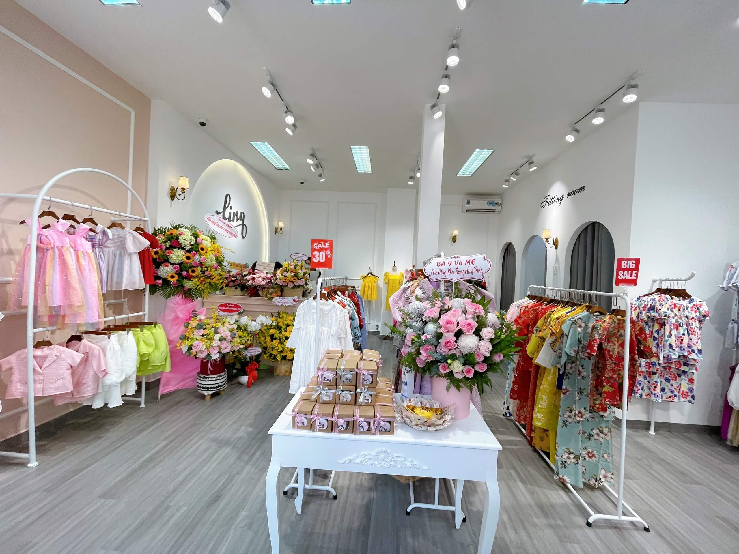 Thi Công Thực Tế Shop Thời Trang Trẻ Em Ling