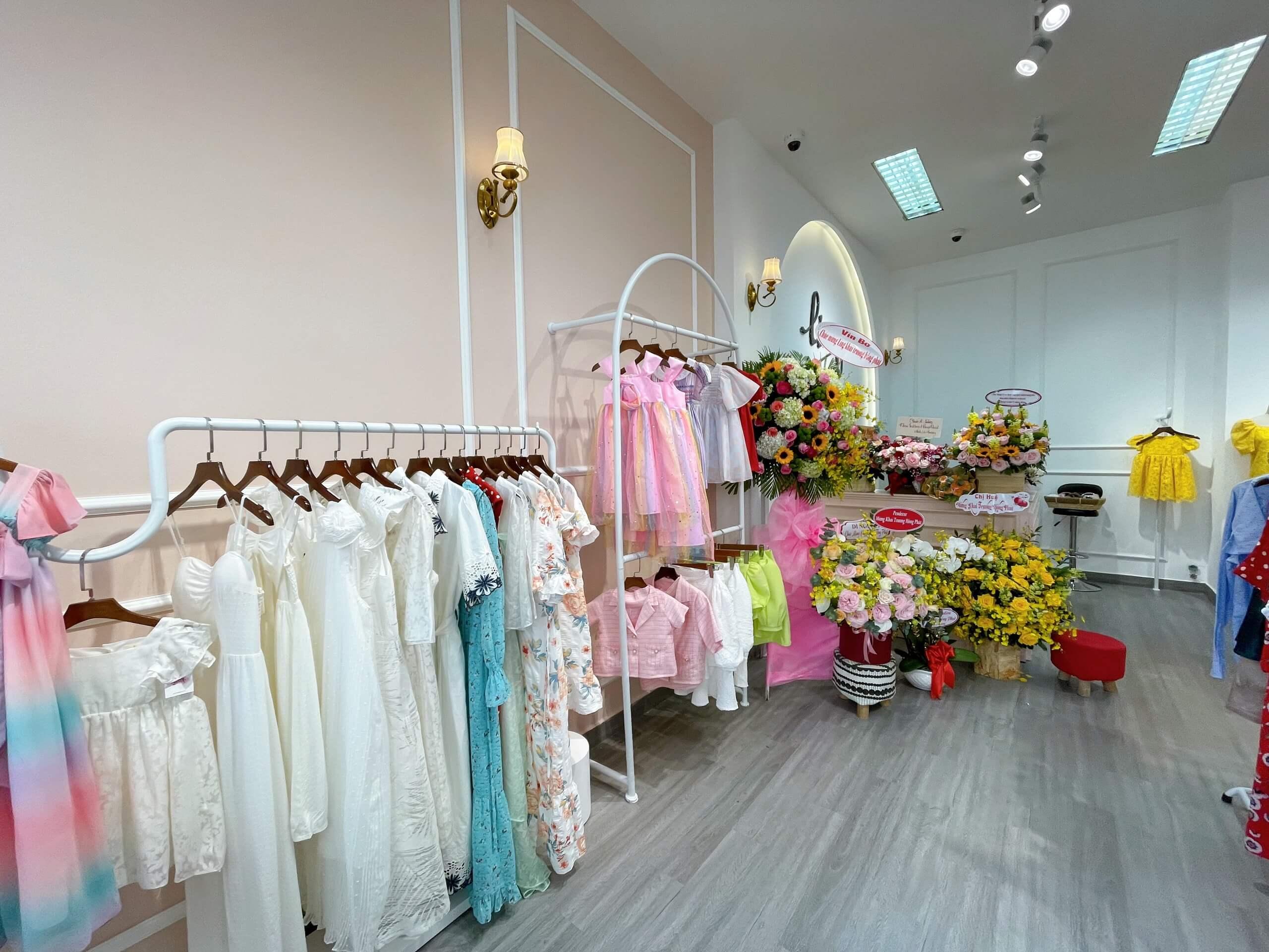 Thi Công Thực Tế Shop Thời Trang Trẻ Em Ling