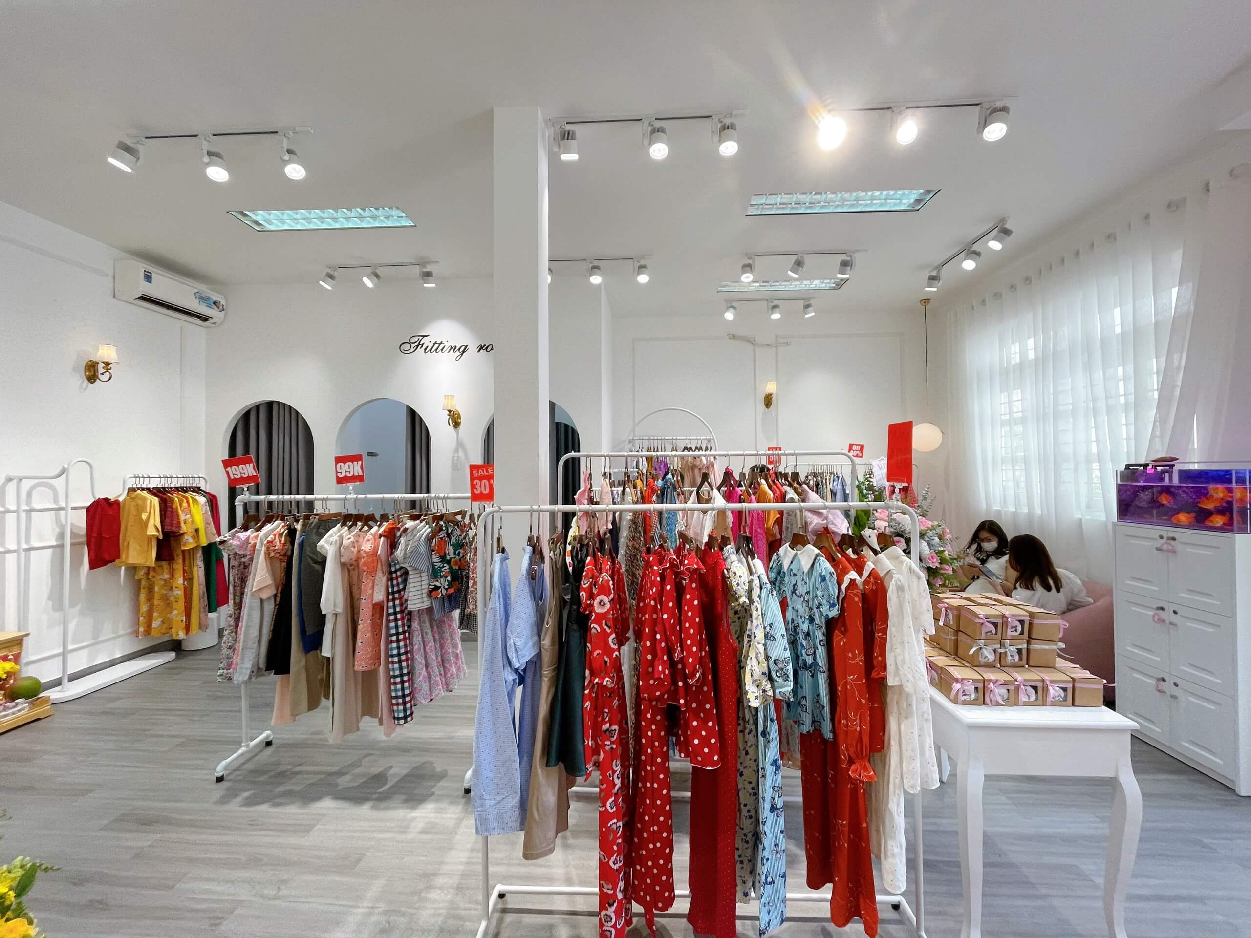 Thi Công Thực Tế Shop Thời Trang Trẻ Em Ling