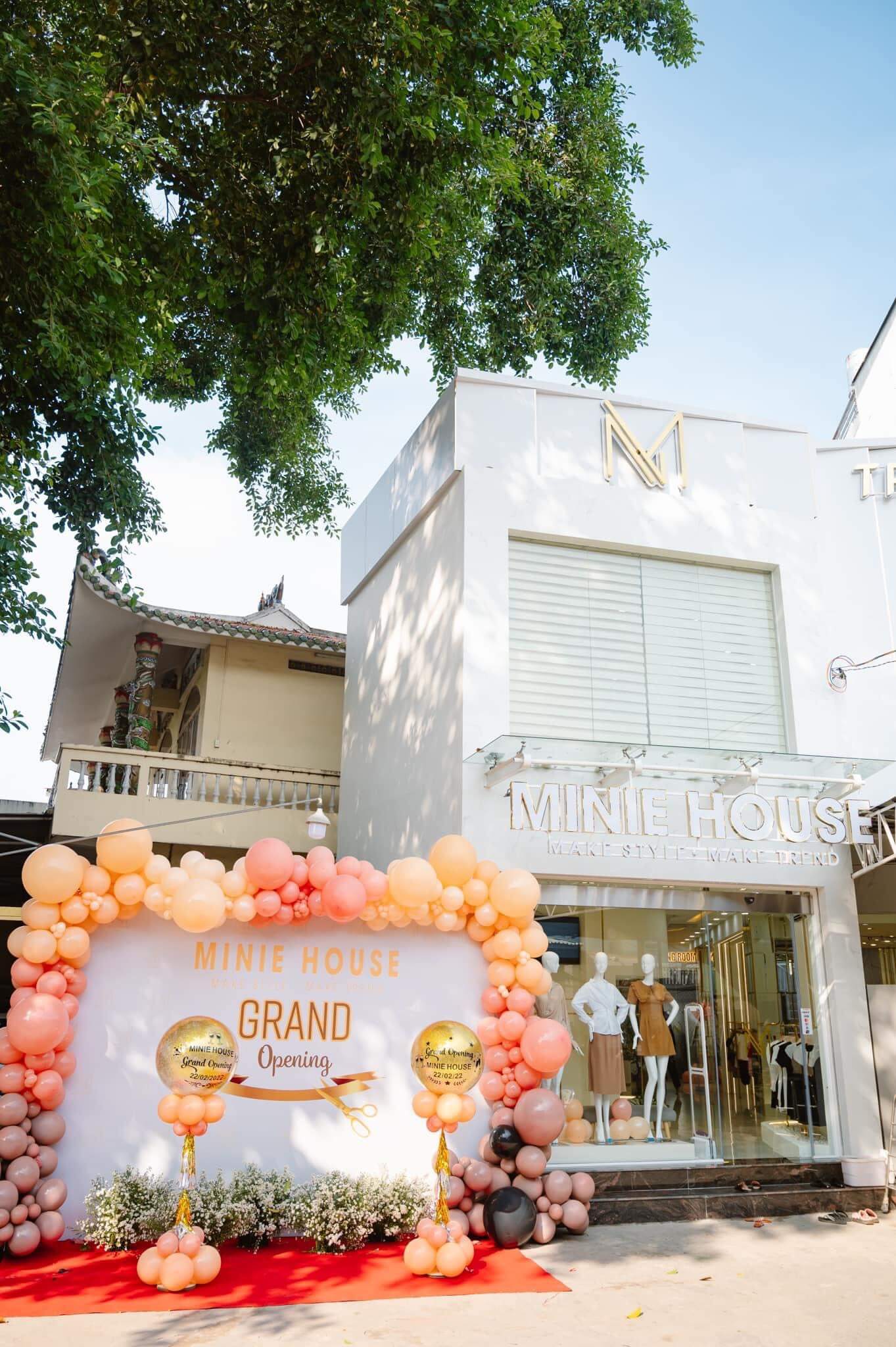 Thi Công Thực Tế Shop Mỹ Phẩm Minie House