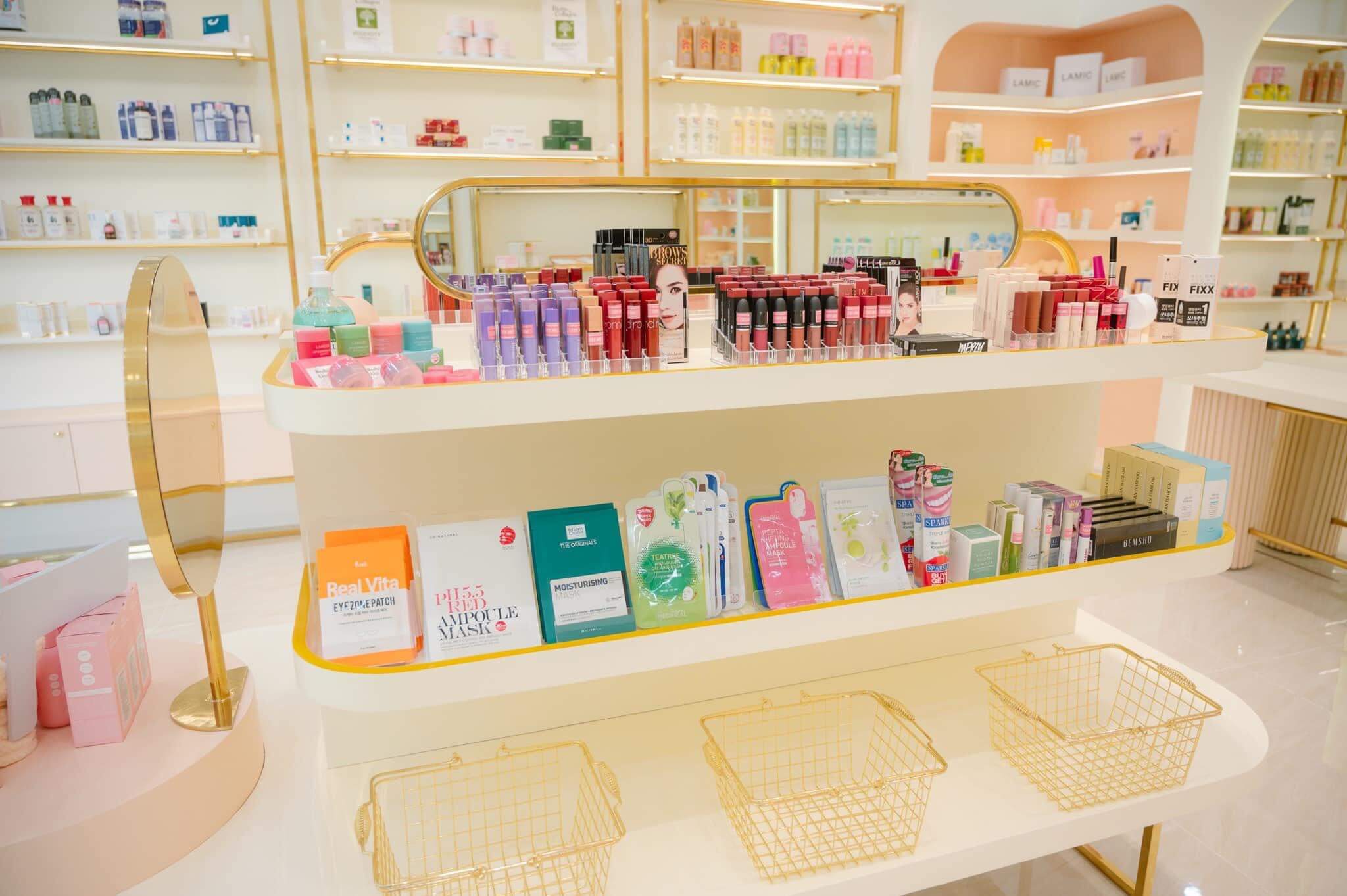 Thi Công Thực Tế Shop Mỹ Phẩm Minie House