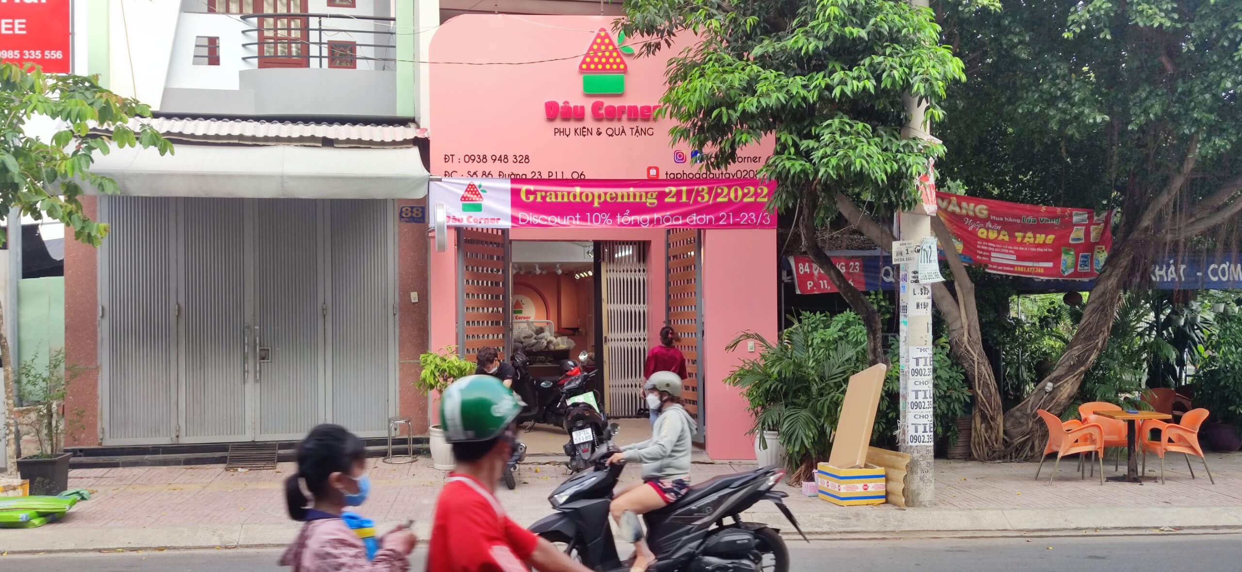 Thi Công Shop Phụ Kiện Dâu Corner