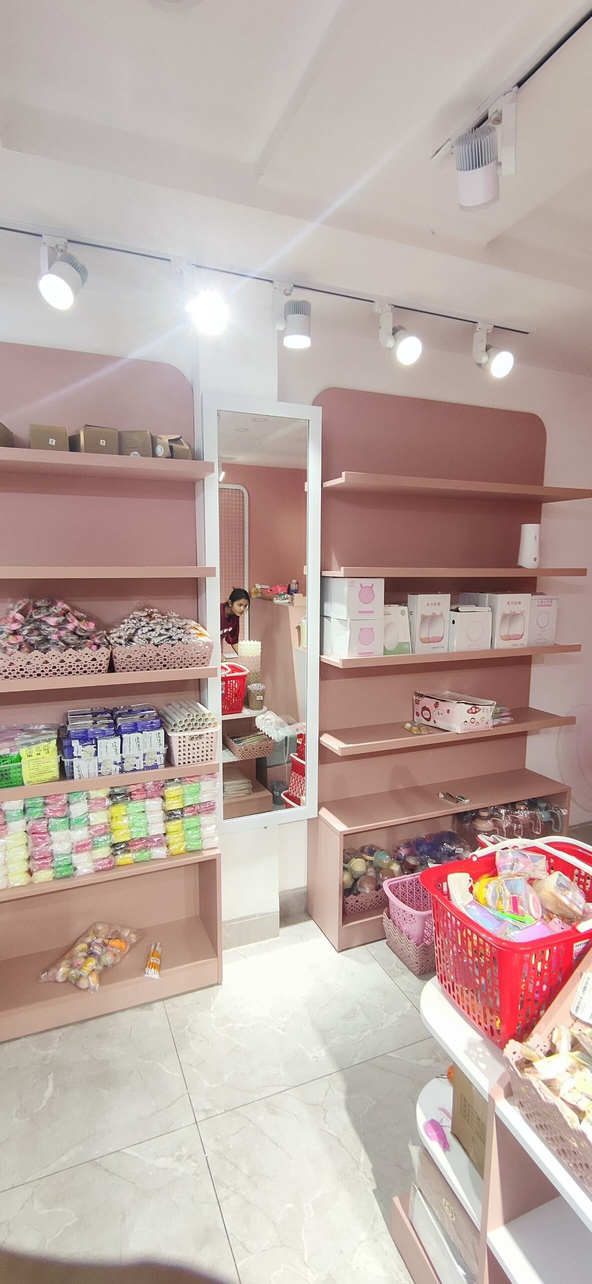 Thi Công Shop Phụ Kiện Dâu Corner