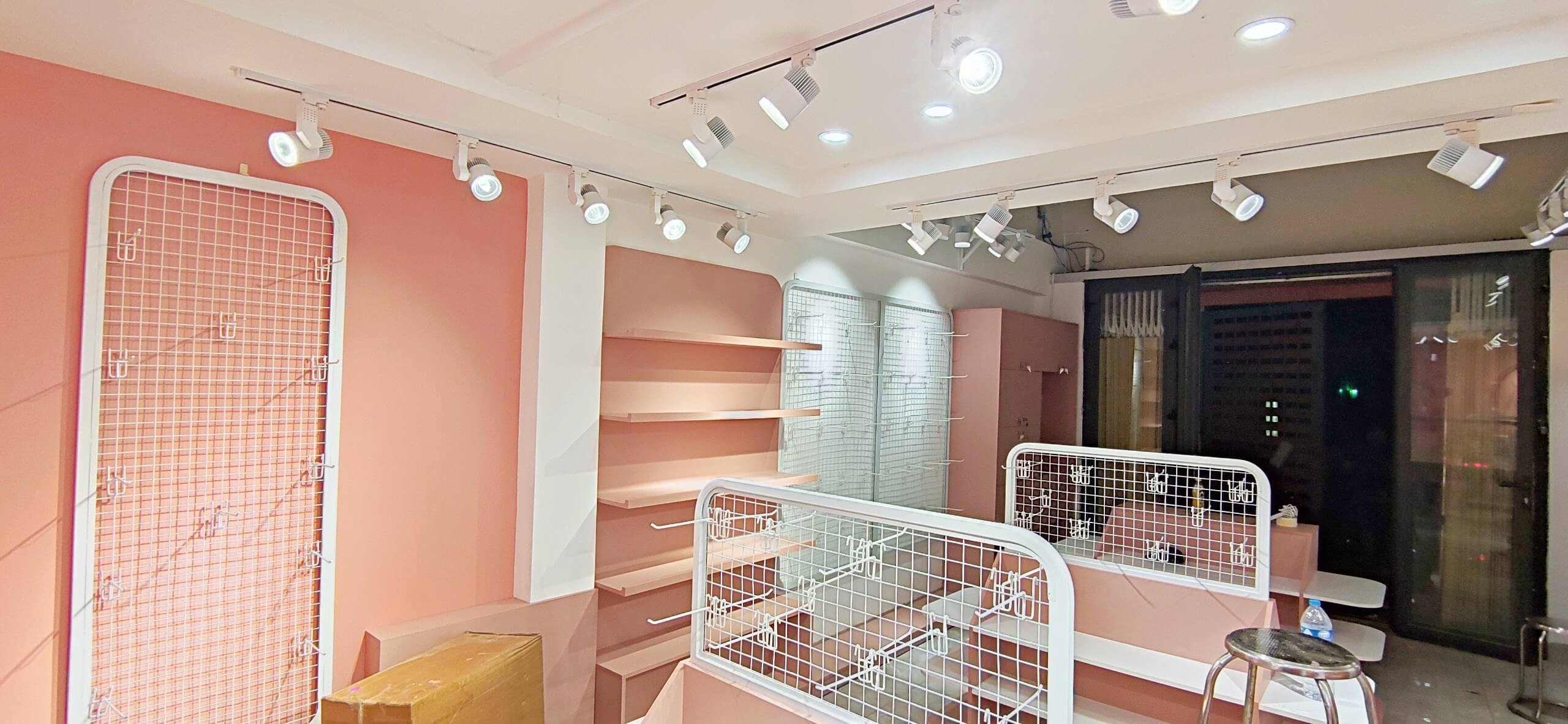 Thi Công Shop Phụ Kiện Dâu Corner