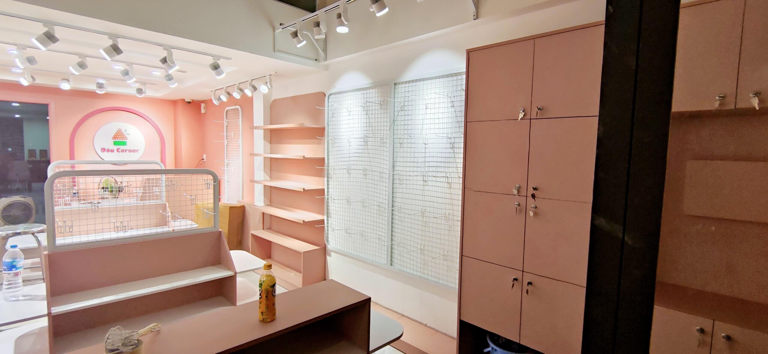 Thi Công Shop Phụ Kiện Dâu Corner