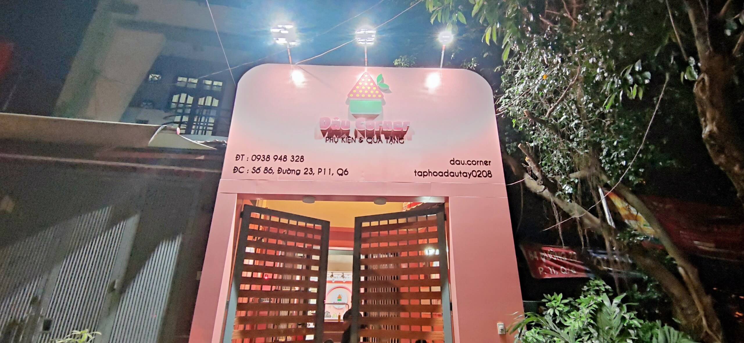 Thi Công Shop Phụ Kiện Dâu Corner