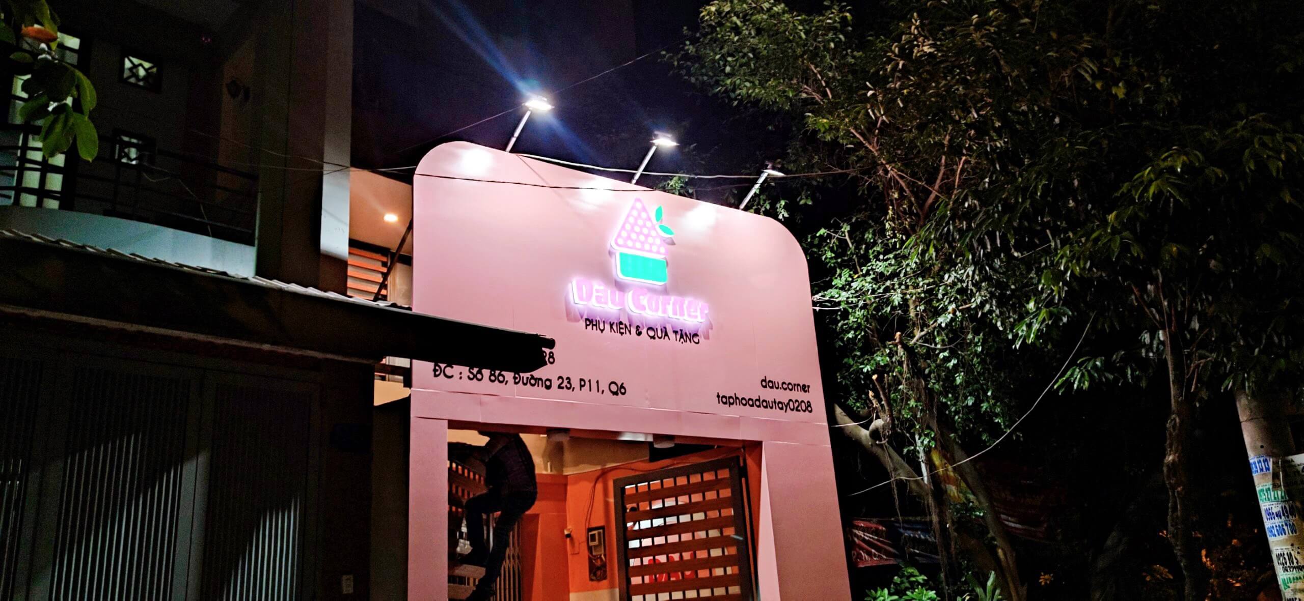 Thi Công Shop Phụ Kiện Dâu Corner