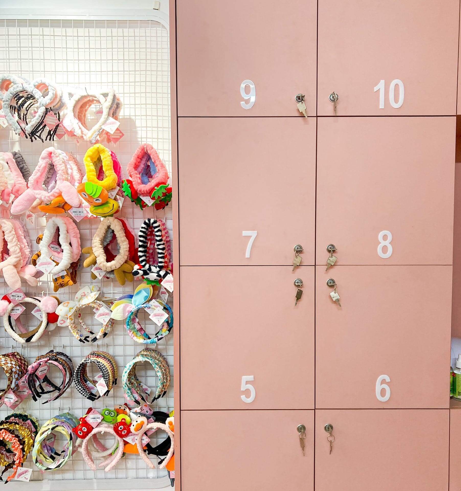 Thi Công Shop Phụ Kiện Dâu Corner