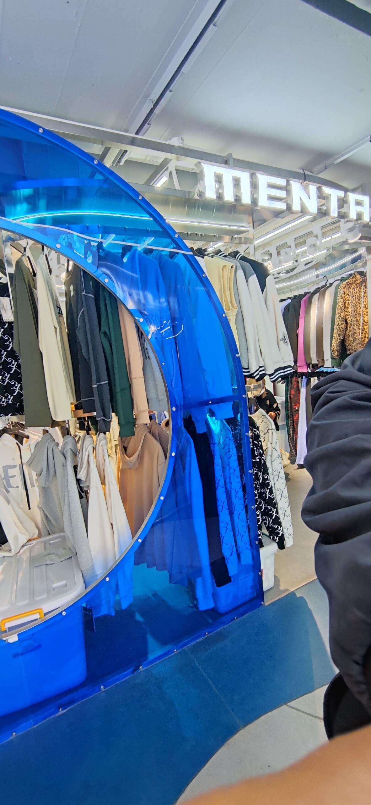 Thi Công Shop Thời Trang Mental Ripoff