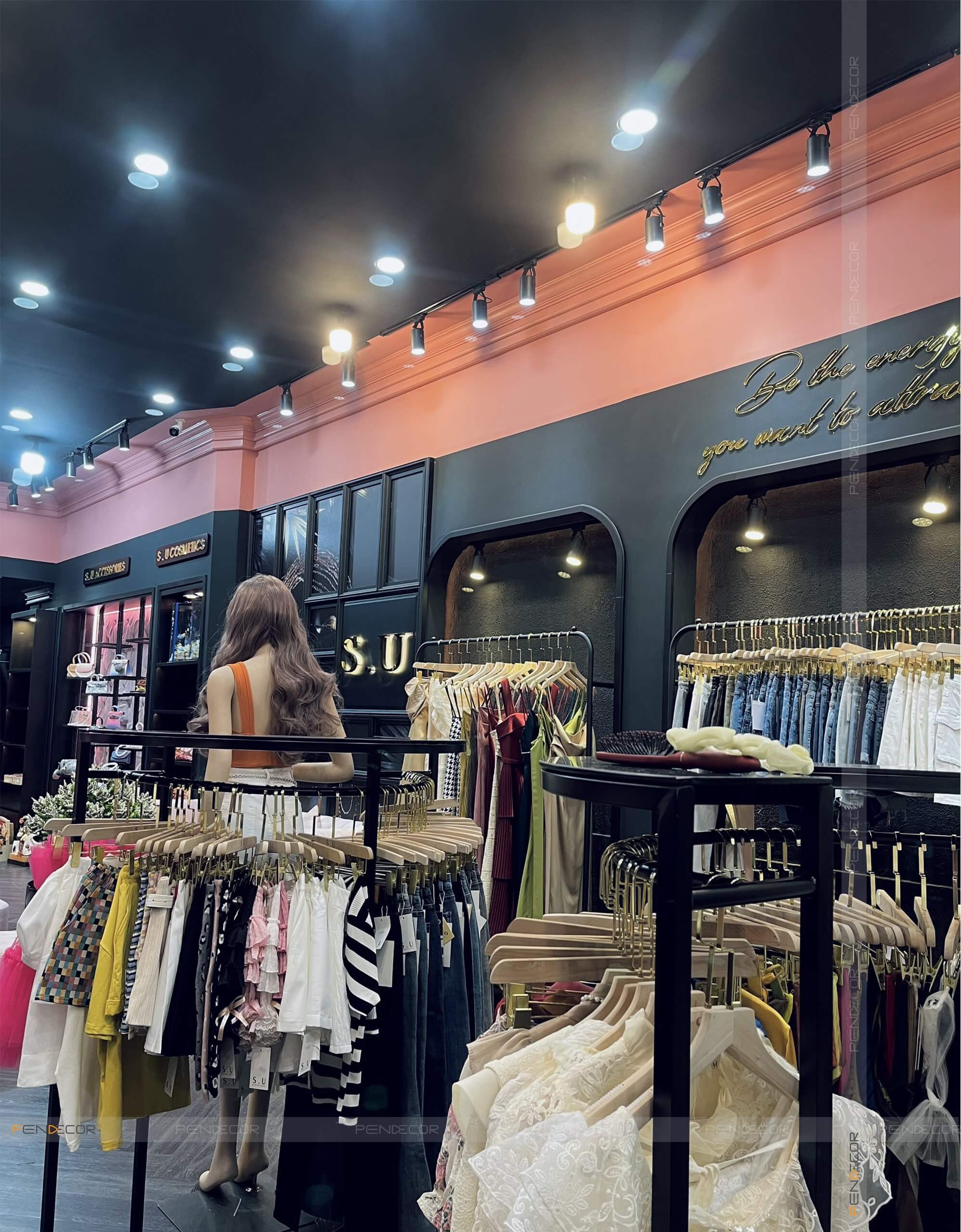 Thi Công Shop Thời Trang Nữ S.U