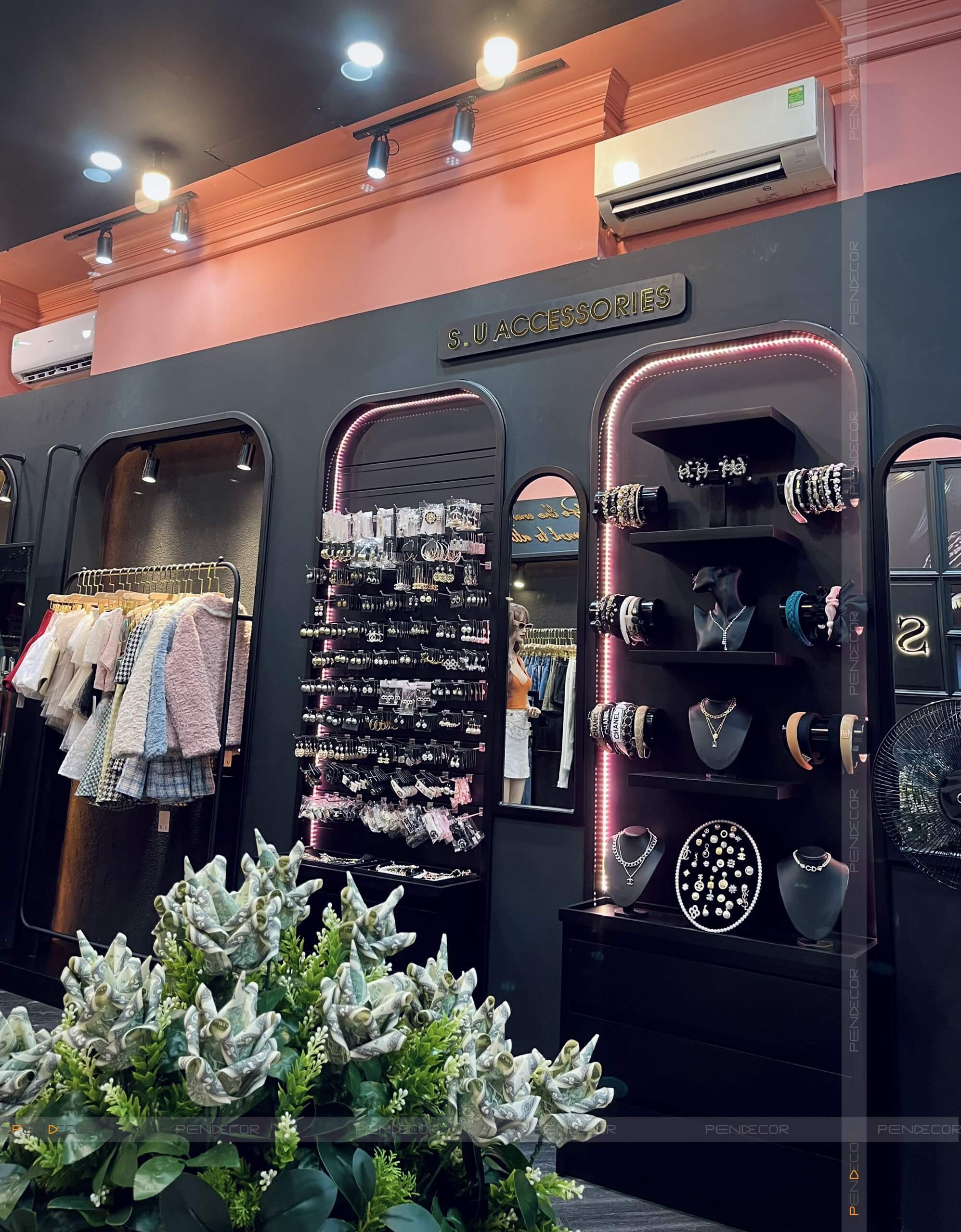 Thi Công Shop Thời Trang Nữ S.U