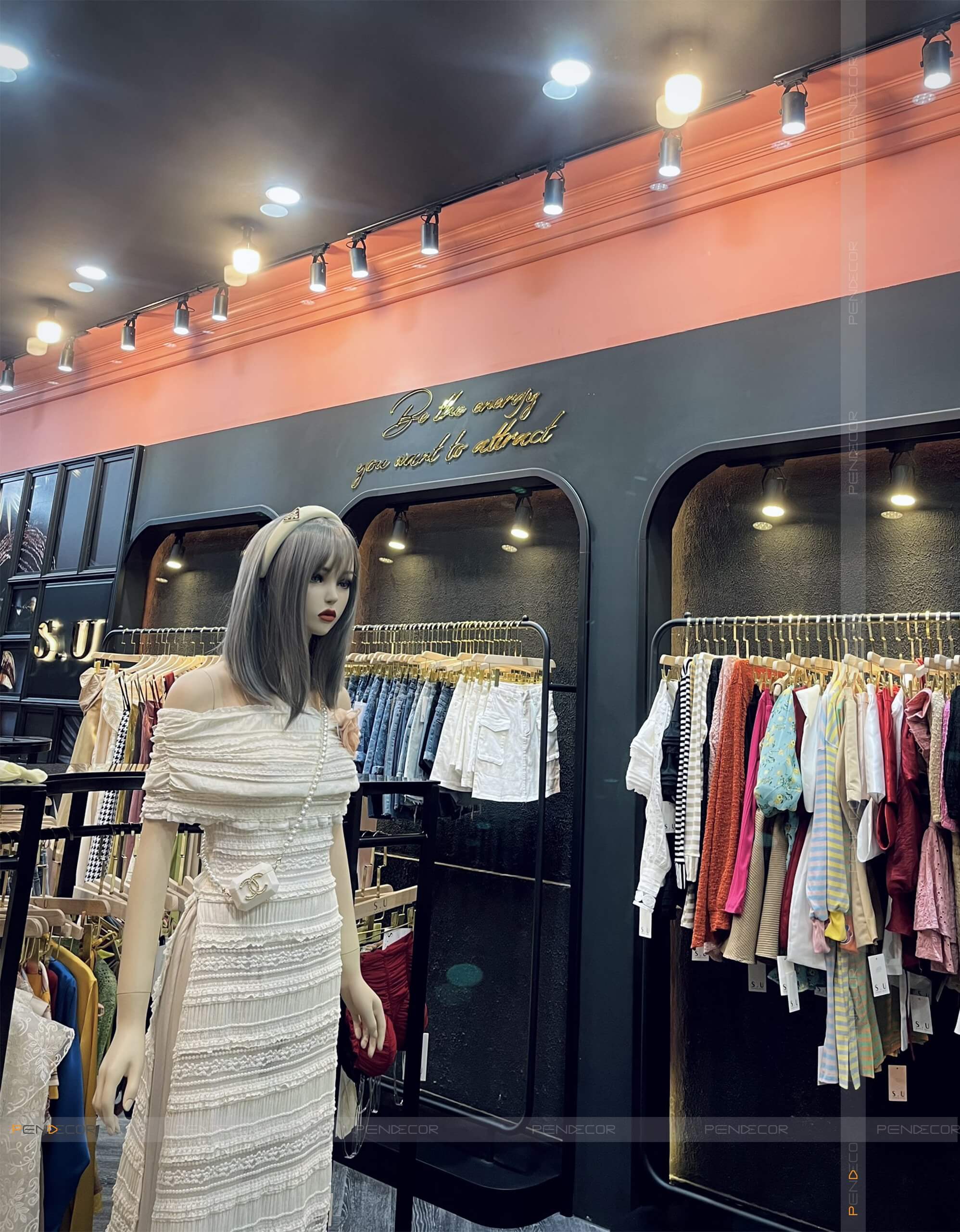 Thi Công Shop Thời Trang Nữ S.U