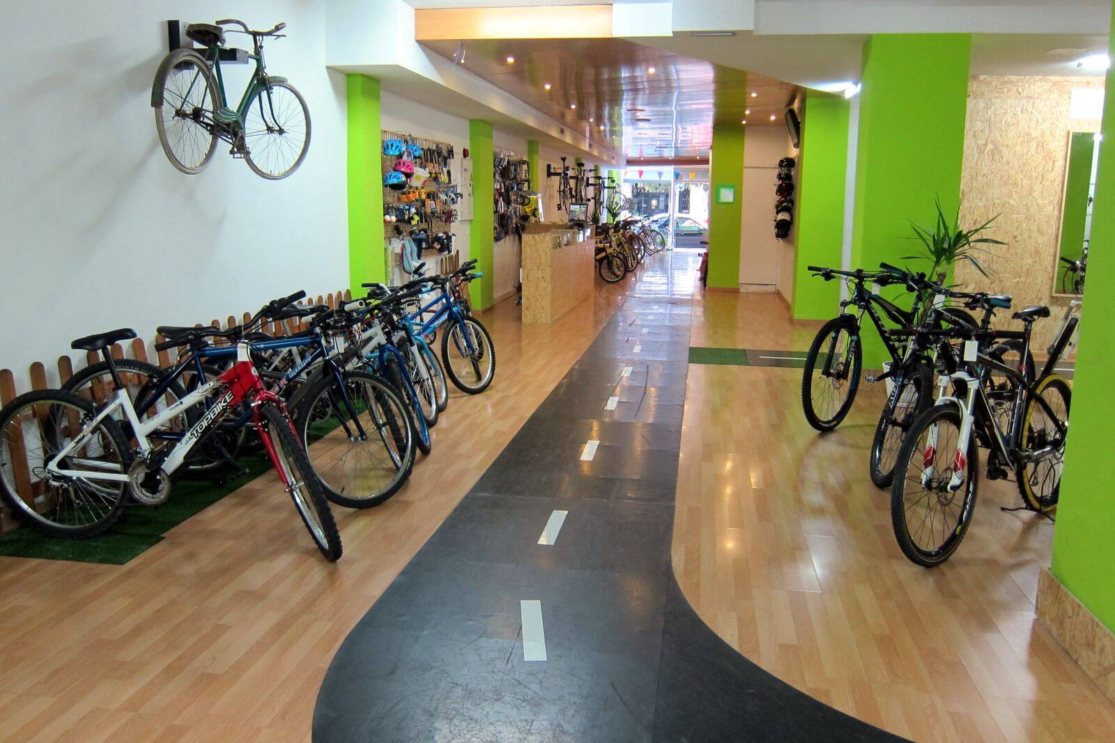 Ngoài hiệu quả kinh doanh, giá trị sản phẩm của cửa hàng xe đạp cũng được nâng cấp đáng kể