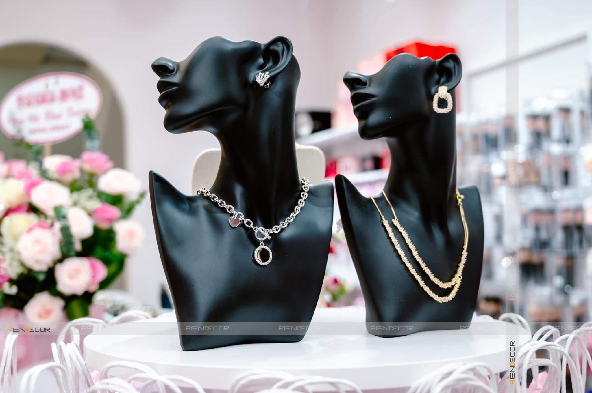 Thi Công Shop Phụ Kiện Thương Cosmetics & Accessories