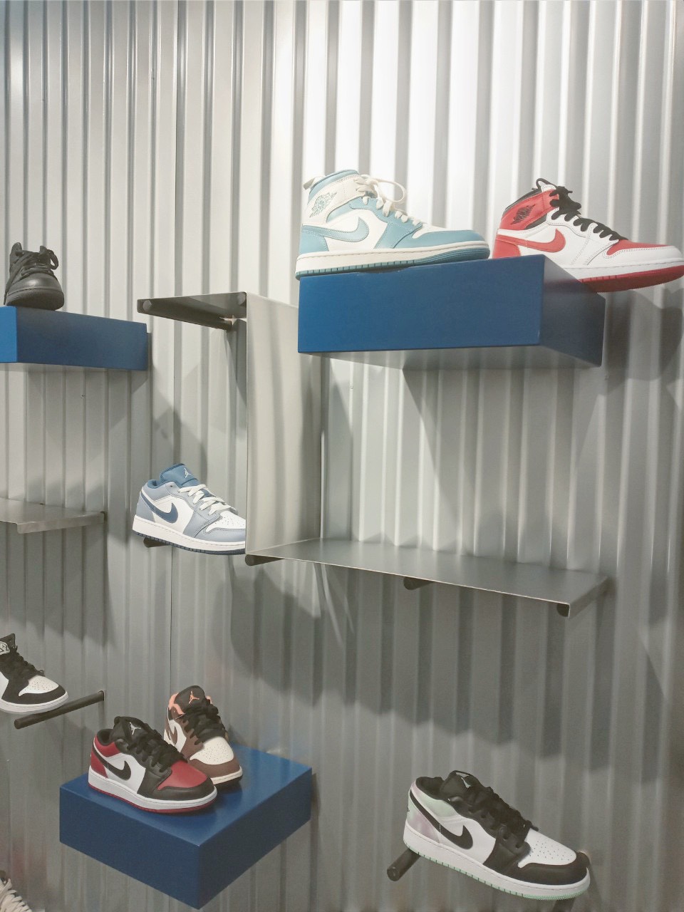 Thiết Kế Shop Giày Phụ Kiện Japan Order - Alex House