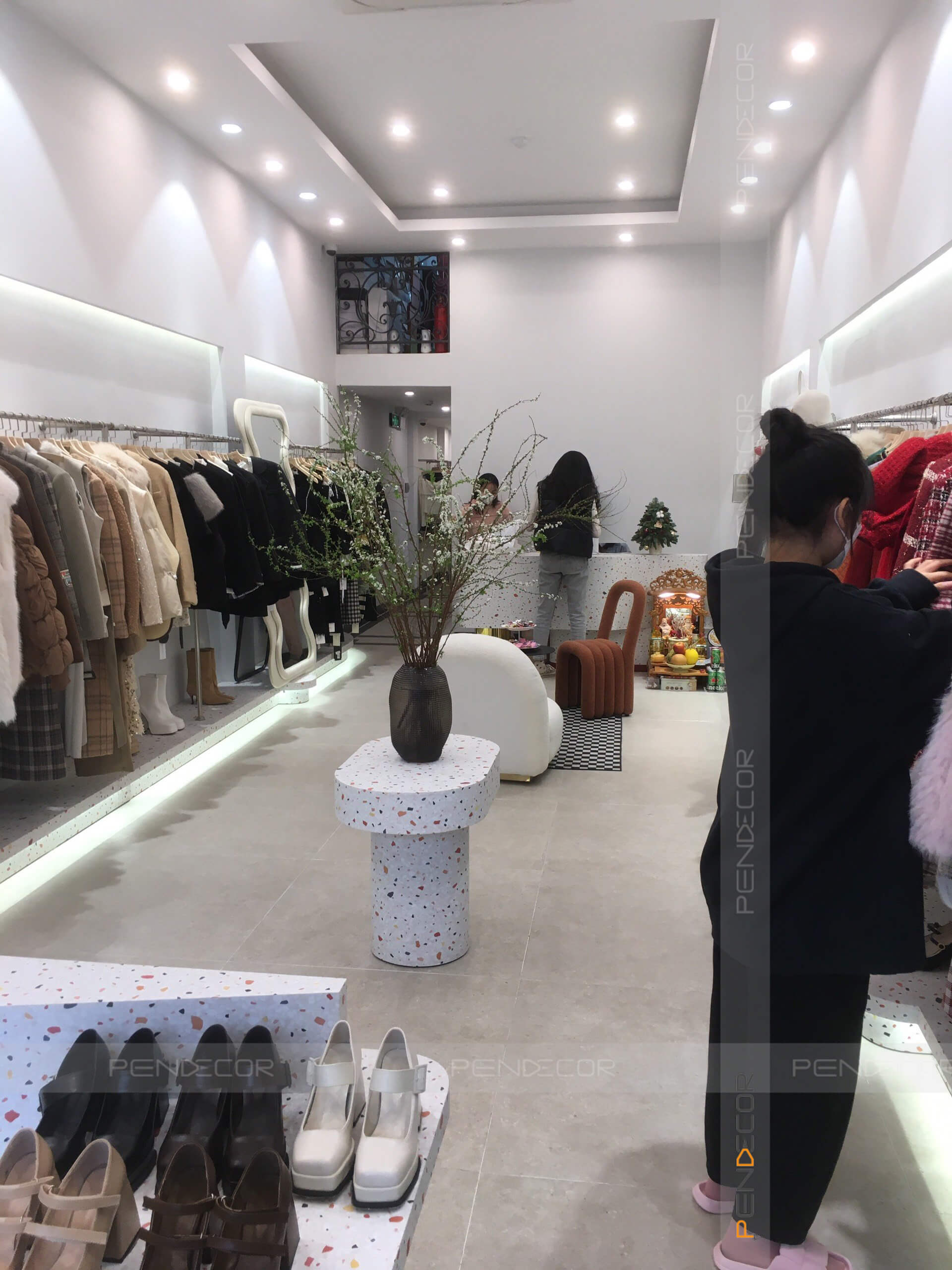 Thi Công Shop Thời Trang Nữ Hoang Thanh Thuy