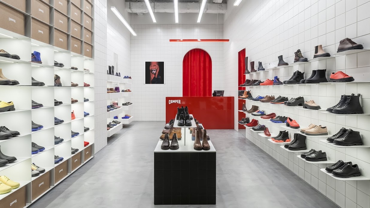 giá thiết kế shop giày Pendecor